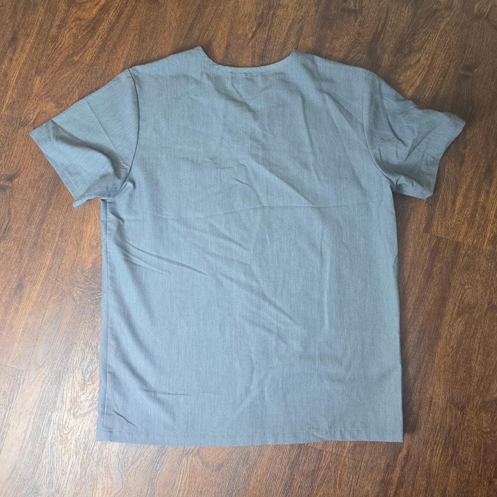 FIGS Men's Scrub Set Axim Scrub Pants Small + Leon 3 Pocket Scrub Top Medium - Thumbnail 3