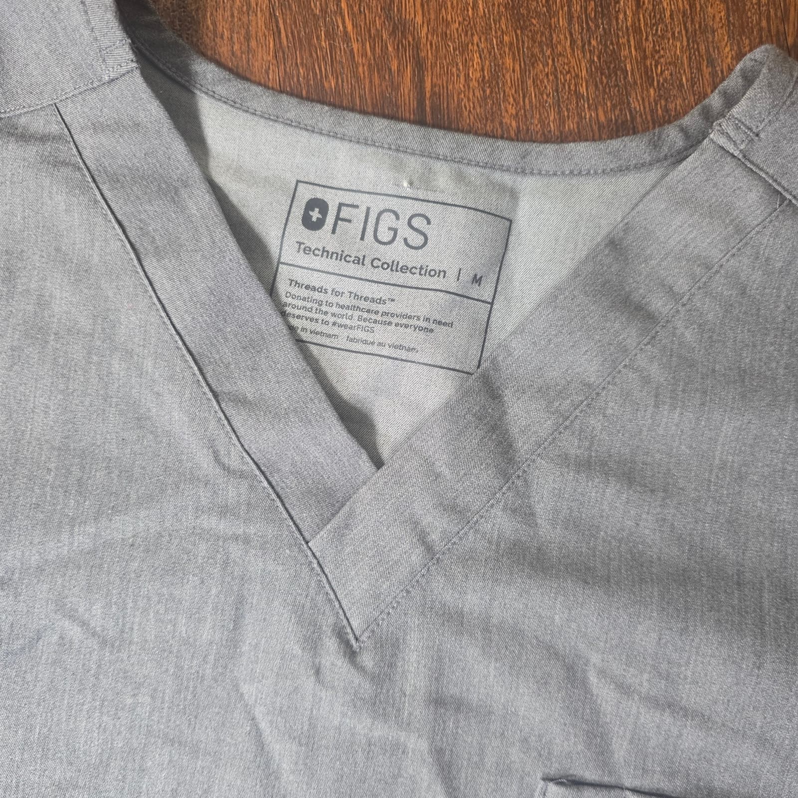 FIGS Men's Scrub Set Axim Scrub Pants Small + Leon 3 Pocket Scrub Top Medium - Thumbnail 4