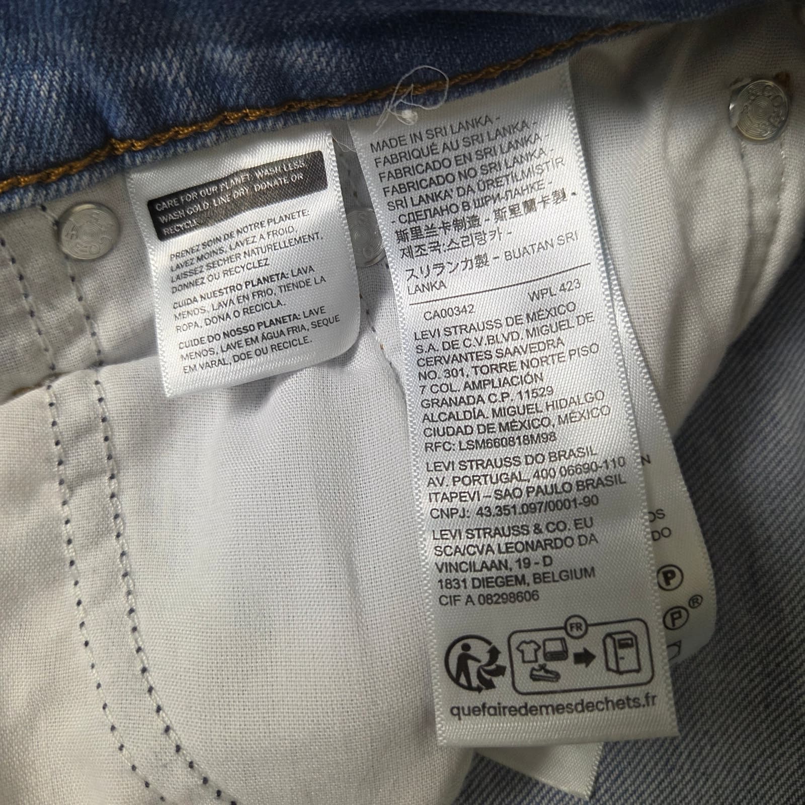 Levi's Wedgie Straight Button Fly Distressed Destroyed Light Wash Jeans Size 28 - Thumbnail 9