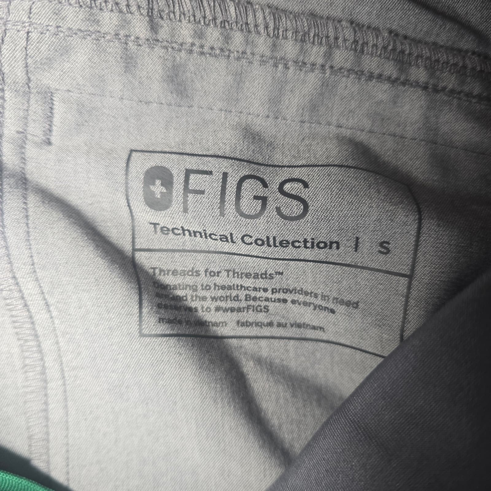 FIGS Men's Scrub Set Axim Scrub Pants Small + Leon 3 Pocket Scrub Top Medium - Thumbnail 11