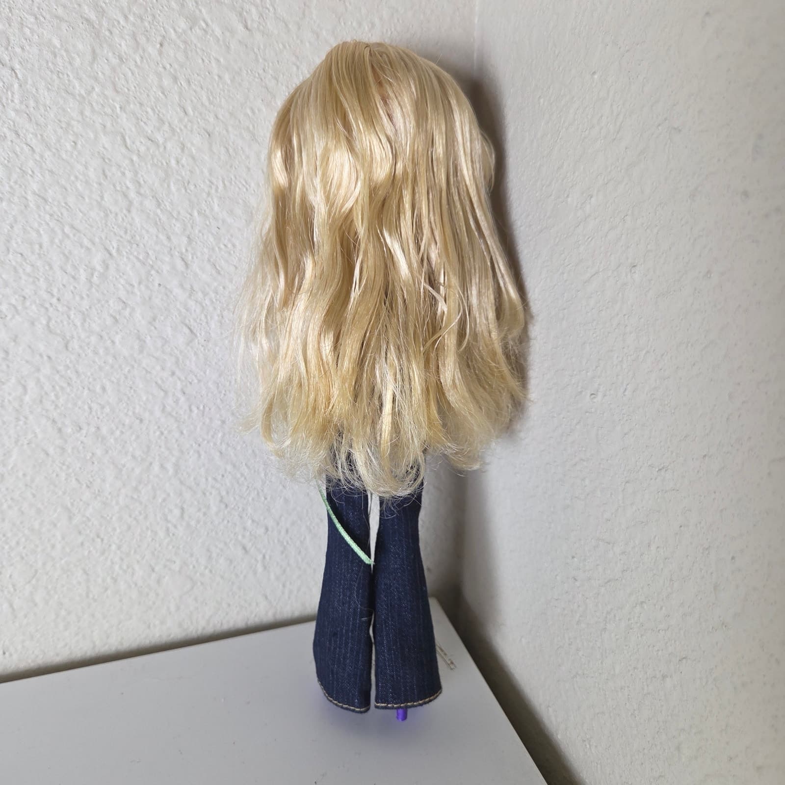 Bratz 2007 Flower Girlz Cloe in Original Outfit with Hair Flower - Thumbnail 4