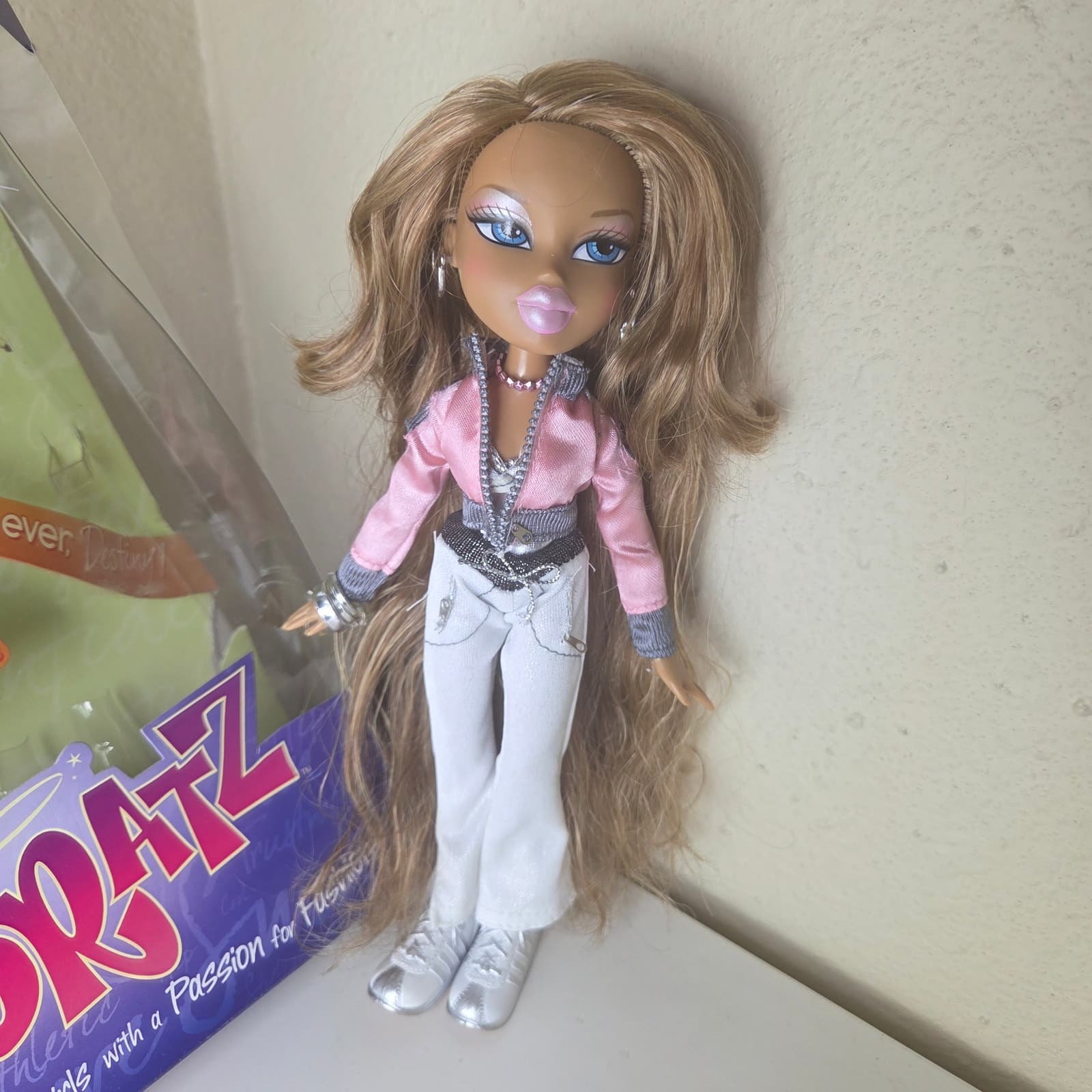 Bratz Passion For Fashion Destiny + Original Outfit - Uncut Hair + Box IOB RARE - Thumbnail 2