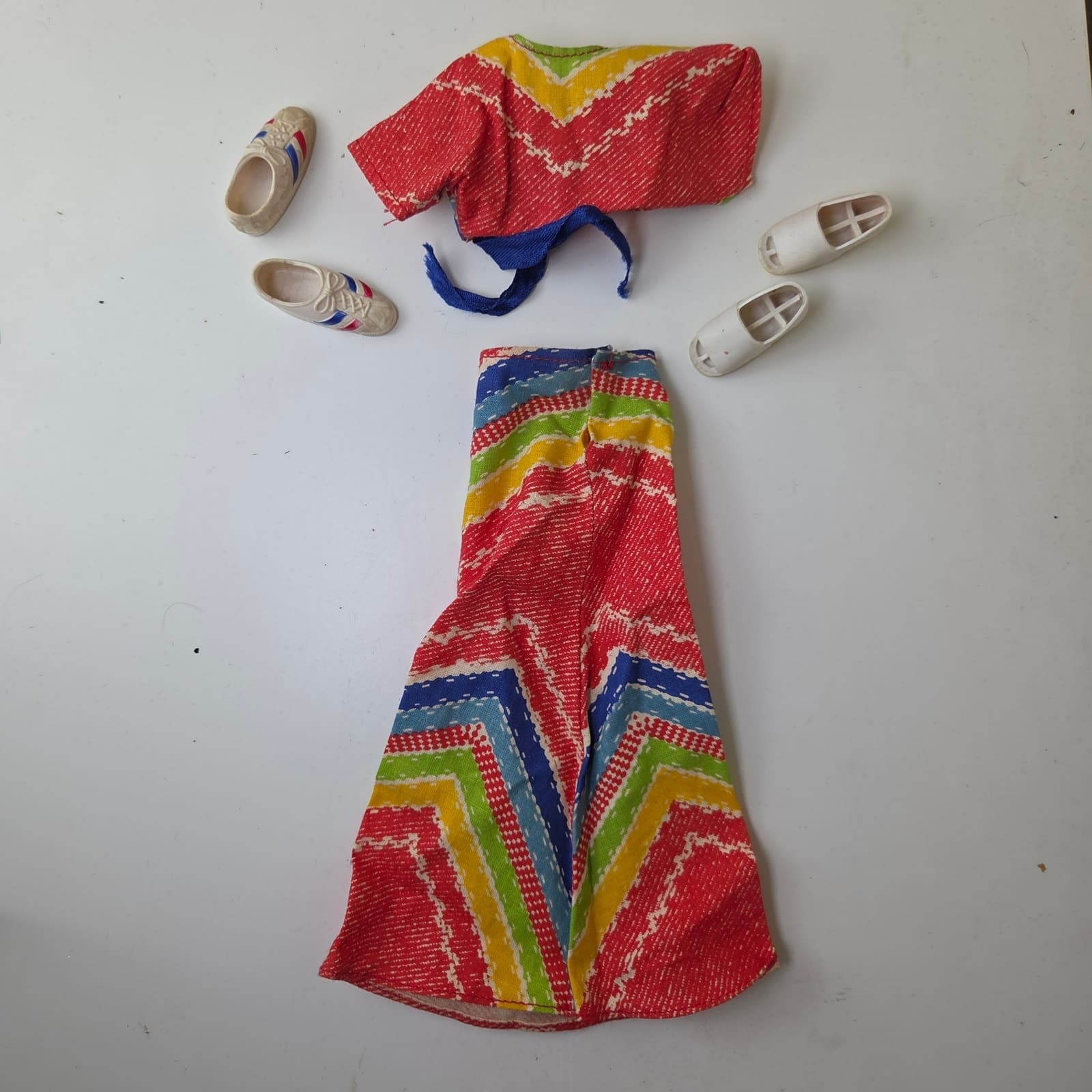 Vintage Kenner Bionic Woman Doll Fiesta Outfit + 2 Shoes Wedges and Sneakers - Thumbnail 2