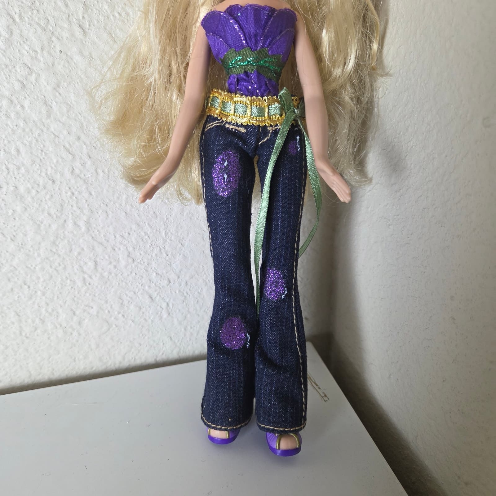 Bratz 2007 Flower Girlz Cloe in Original Outfit with Hair Flower - Thumbnail 3