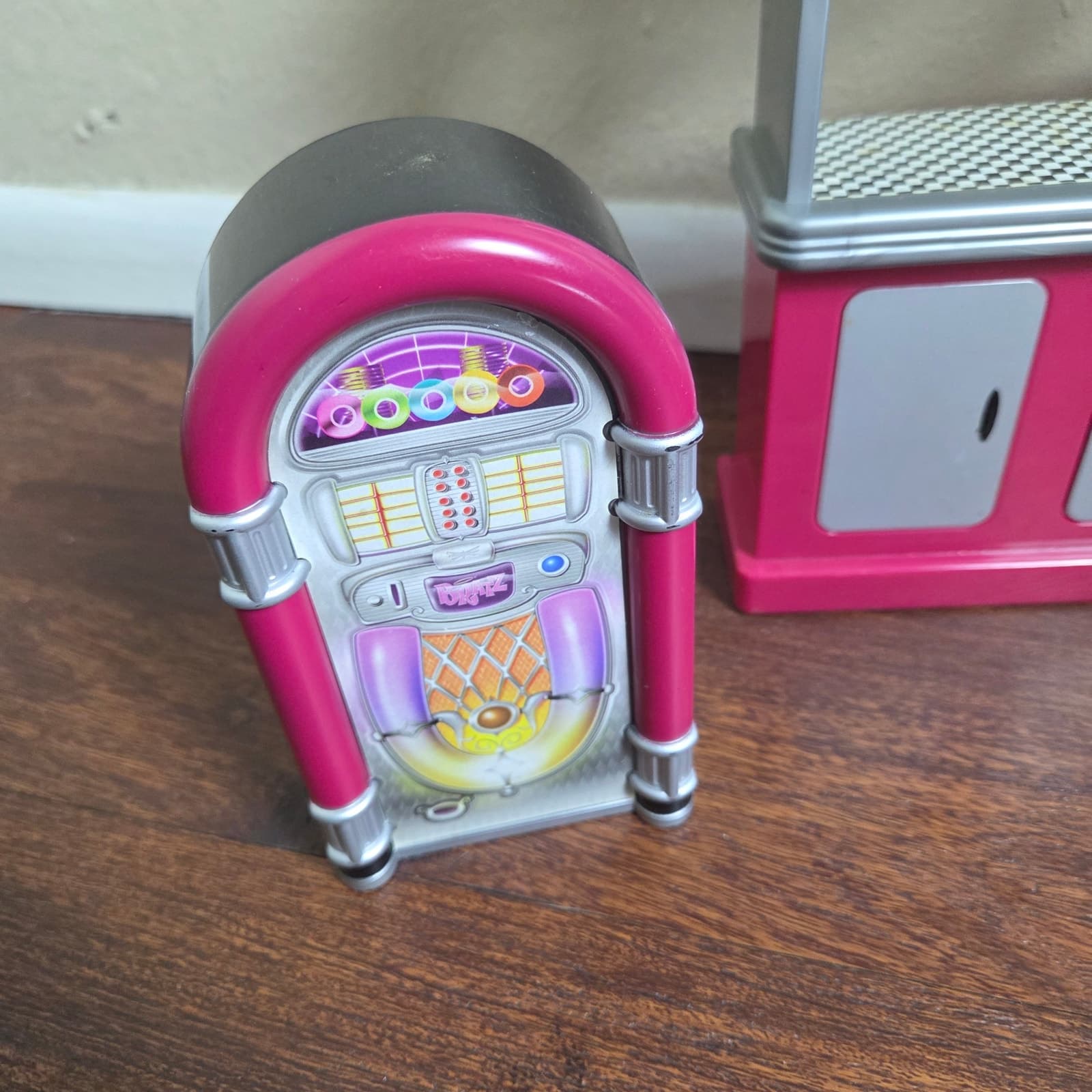 VINTAGE Bratz Life Style Krazy Kool Retro Cafe playset 2005 - Thumbnail 3