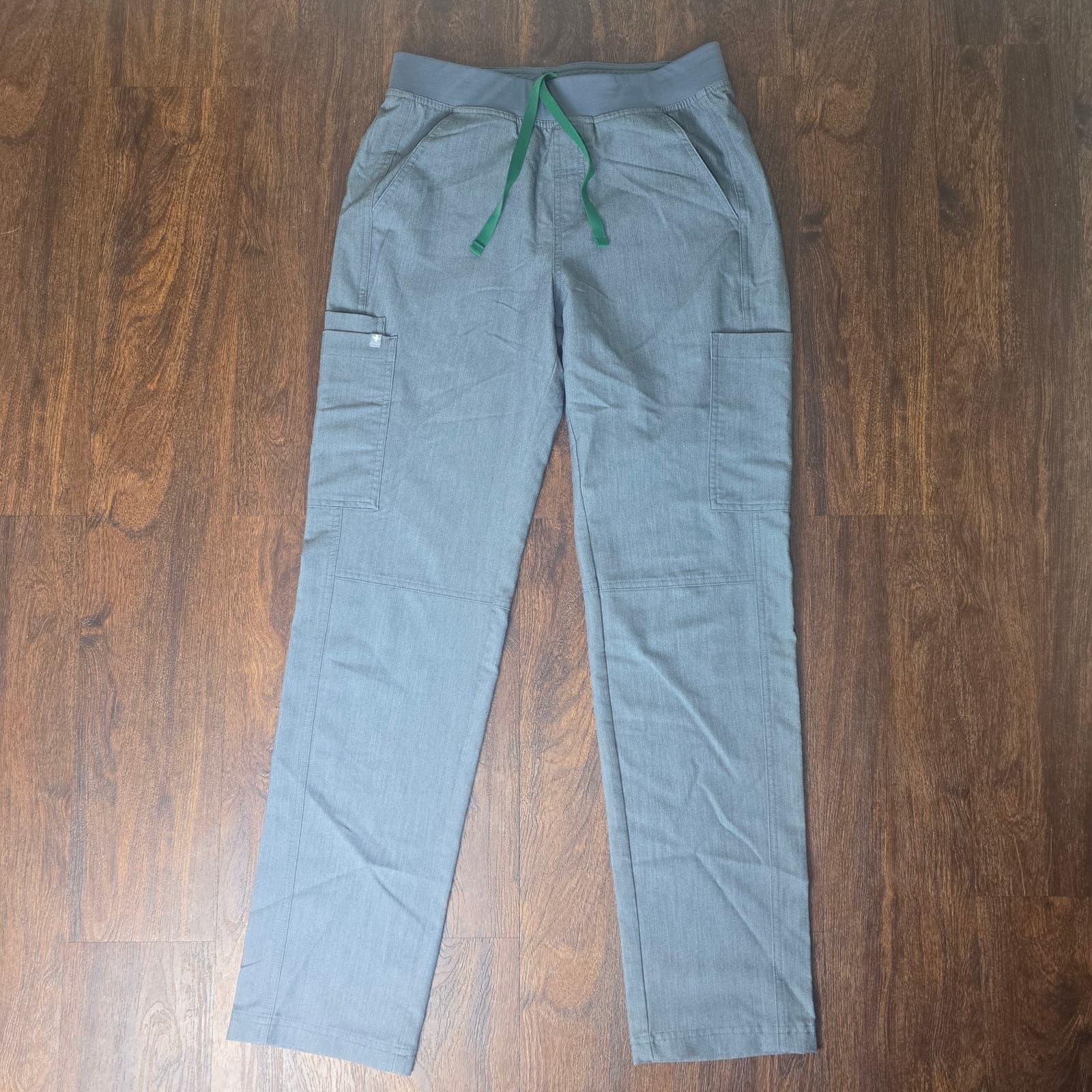 FIGS Men's Scrub Set Axim Scrub Pants Small + Leon 3 Pocket Scrub Top Medium - Thumbnail 5