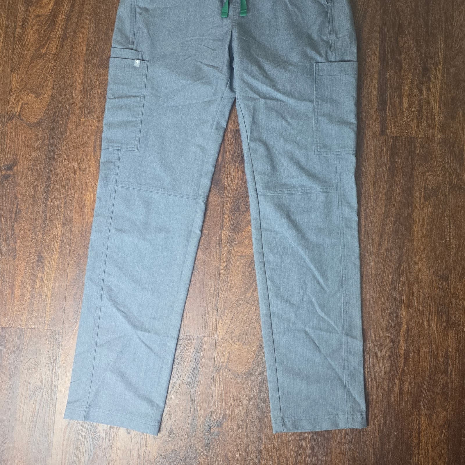 FIGS Men's Scrub Set Axim Scrub Pants Small + Leon 3 Pocket Scrub Top Medium - Thumbnail 7