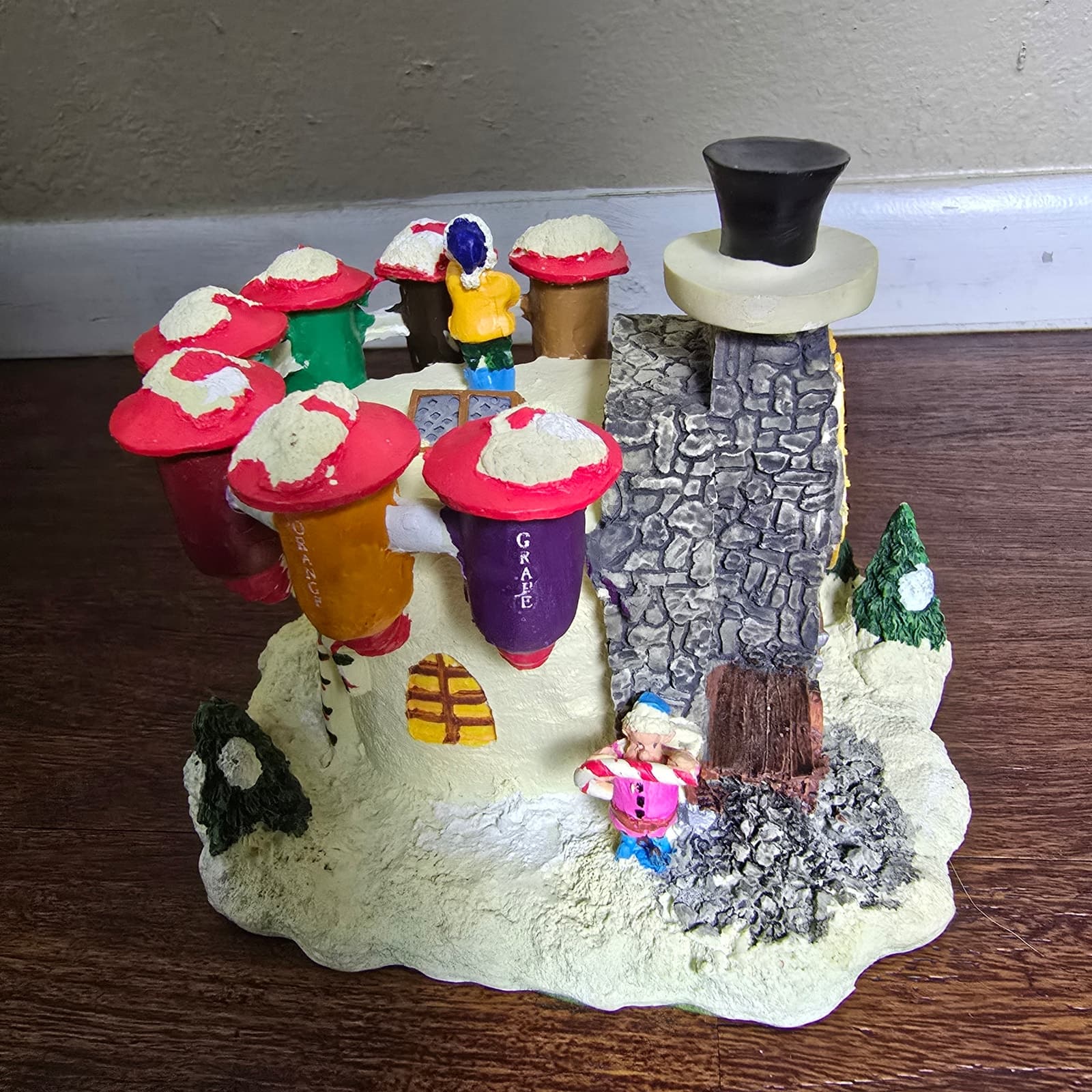 Vintage Santa's Town at the North Pole Christmas Village Candy Cooker in Box - Thumbnail 4