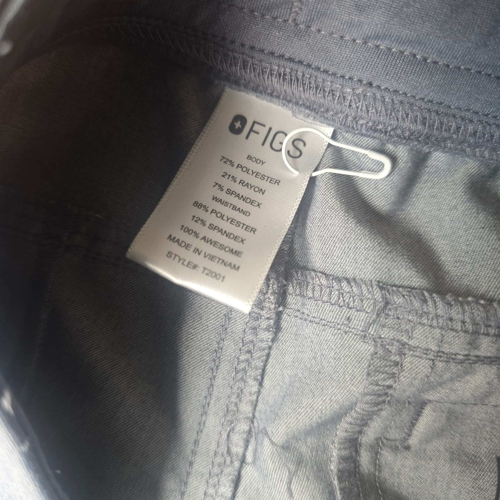 FIGS Men's Scrub Set Axim Scrub Pants Small + Leon 3 Pocket Scrub Top Medium - Thumbnail 10