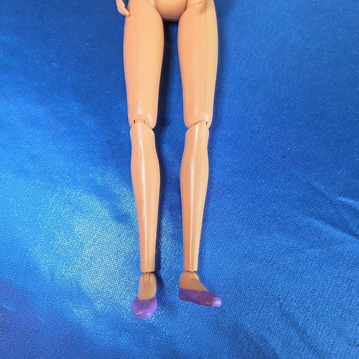 BARBIE Custom OOAK 1990's Era Teresa Head on Made to Move Body MTM Doll - Thumbnail 4