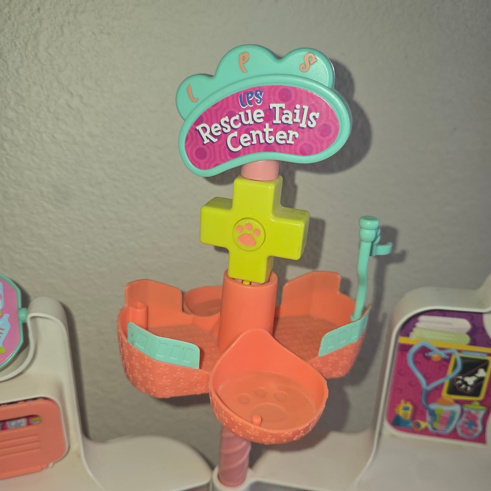 Littlest Pet Shop 2009 Rescue Tails Center Playset - Thumbnail 4