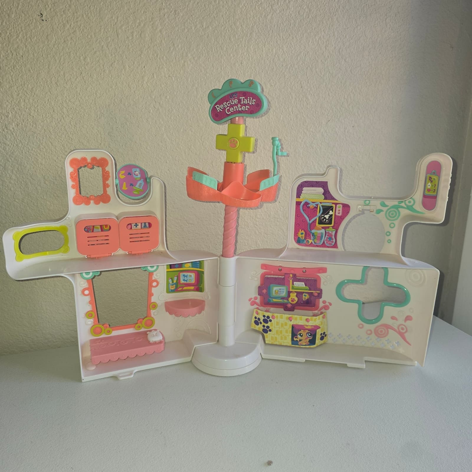 Littlest Pet Shop 2009 Rescue Tails Center Playset - Thumbnail 2