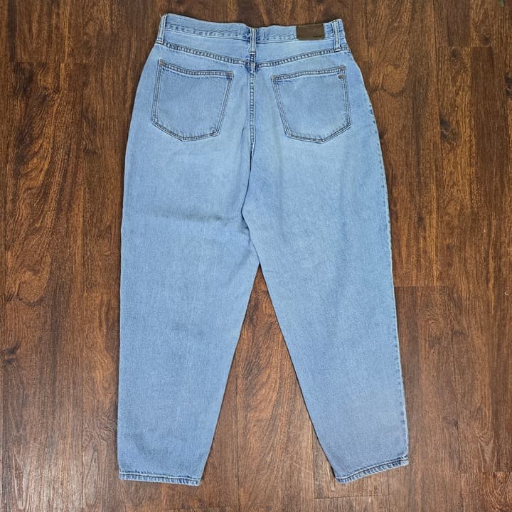 Madewell High Rise Baggy Tapered Jeans - Size 29 - Style MD675 - Thumbnail 8