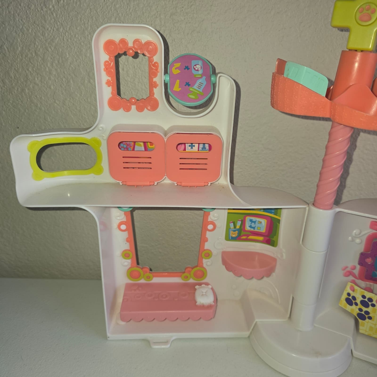 Littlest Pet Shop 2009 Rescue Tails Center Playset - Thumbnail 3