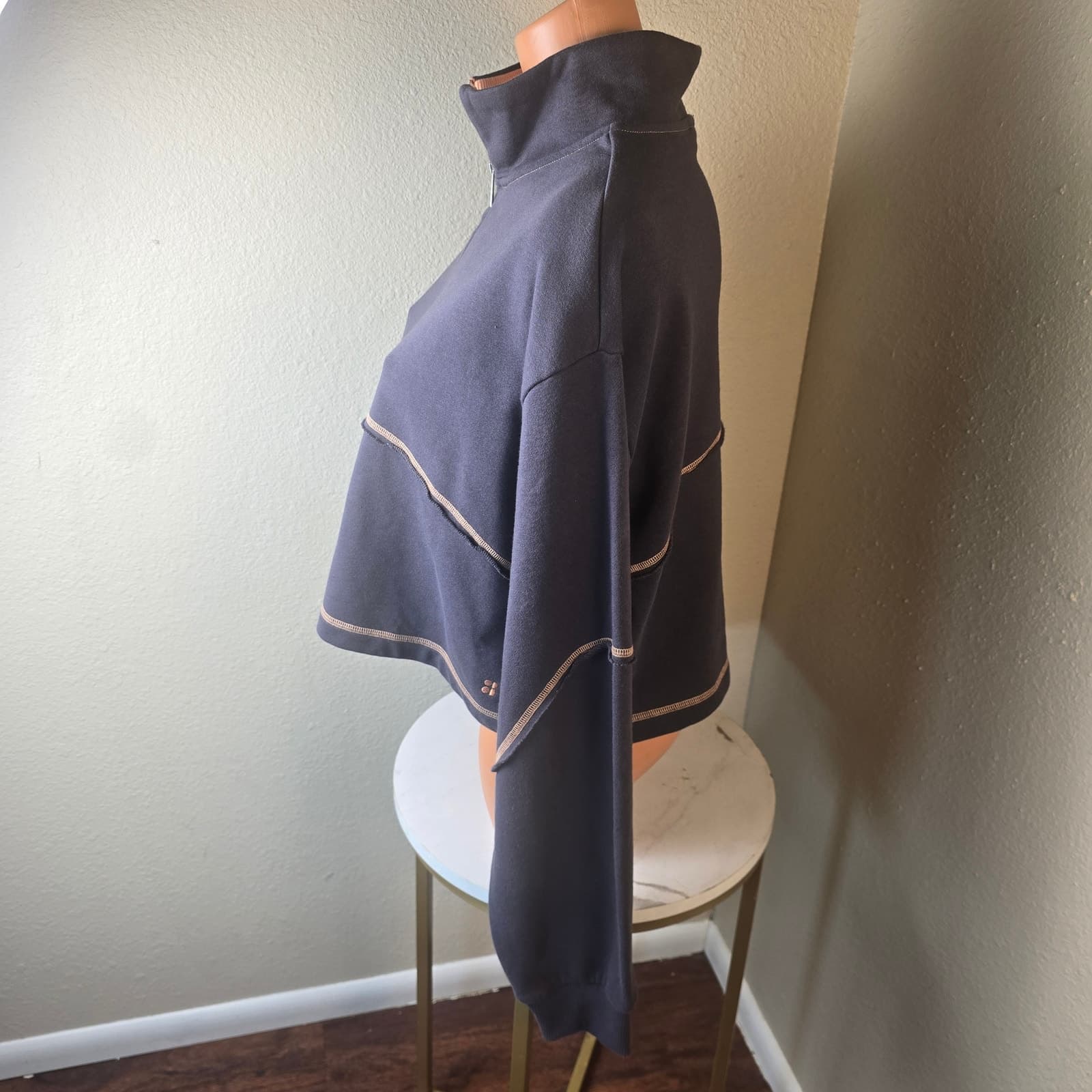 Sweaty Betty Revive Cropped Sweatshirt 1/2 Zip - Gray/Orange - Large - Thumbnail 4