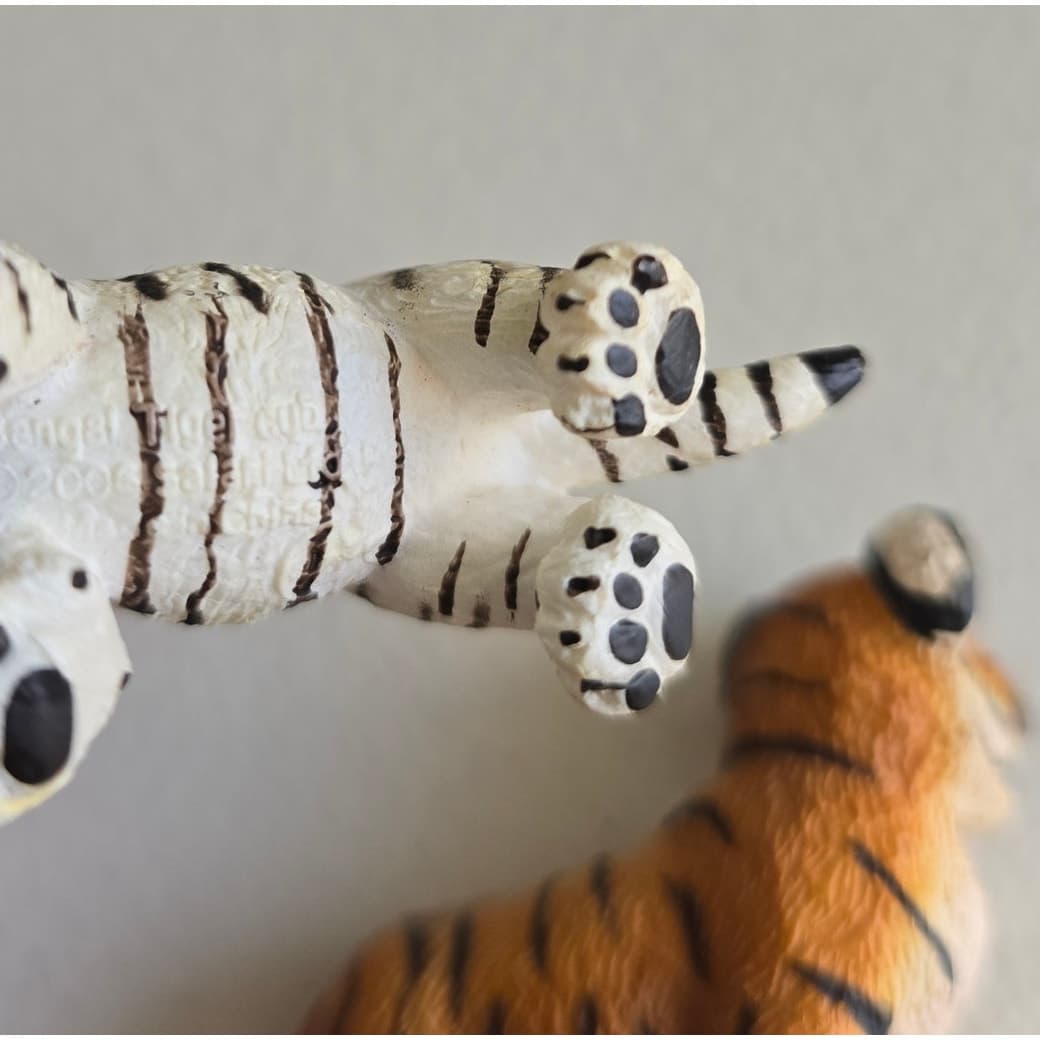 Safari Ltd. Lion, Lion Cub, Bengal Tiber Cubs, Cheetah Cub Bundle 2006 2007 2008 - Thumbnail 11