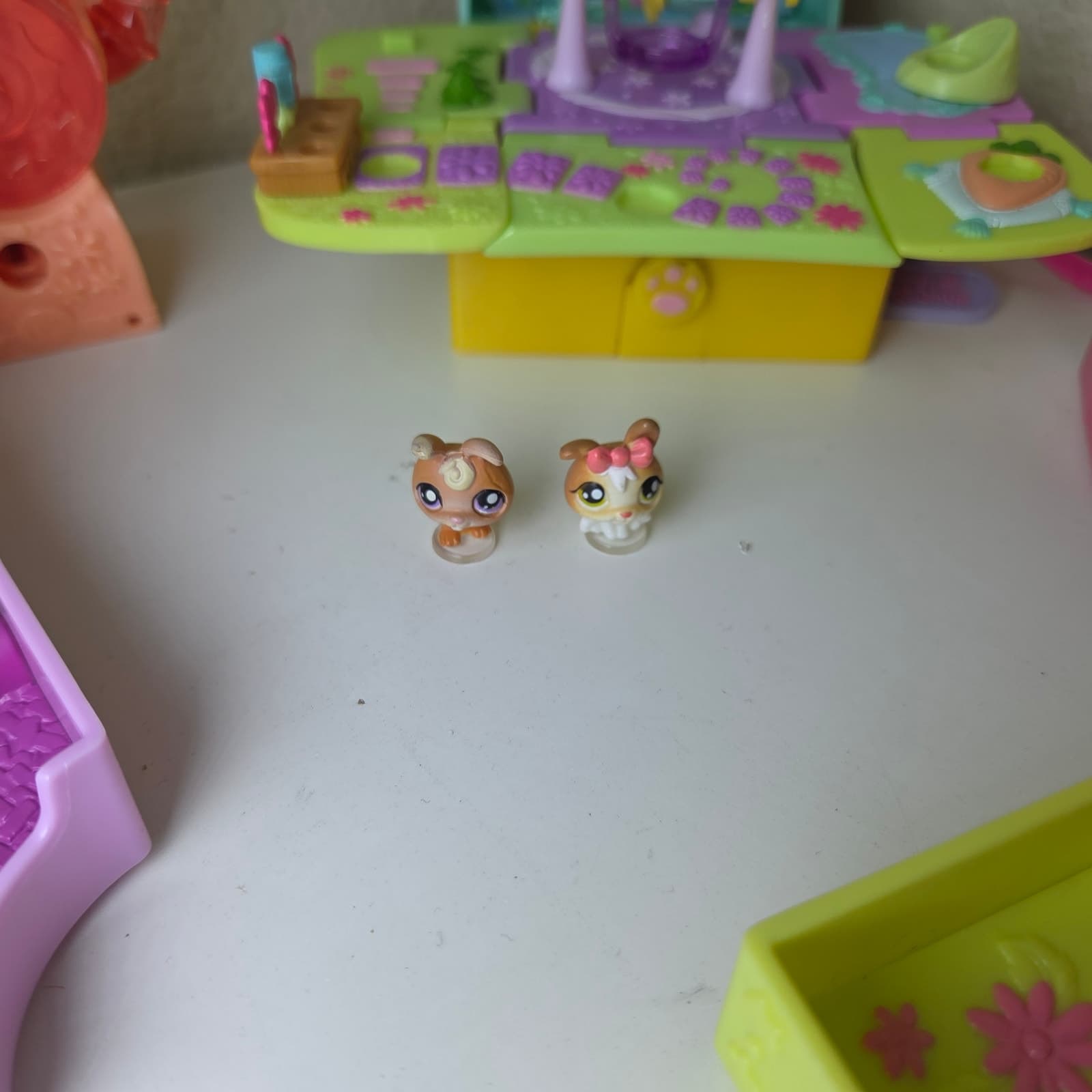 Hasbro Littlest Pet Shop Teeniest Tiniest 3 Pop Up Playset Bundle Bunnies Moer - Thumbnail 3