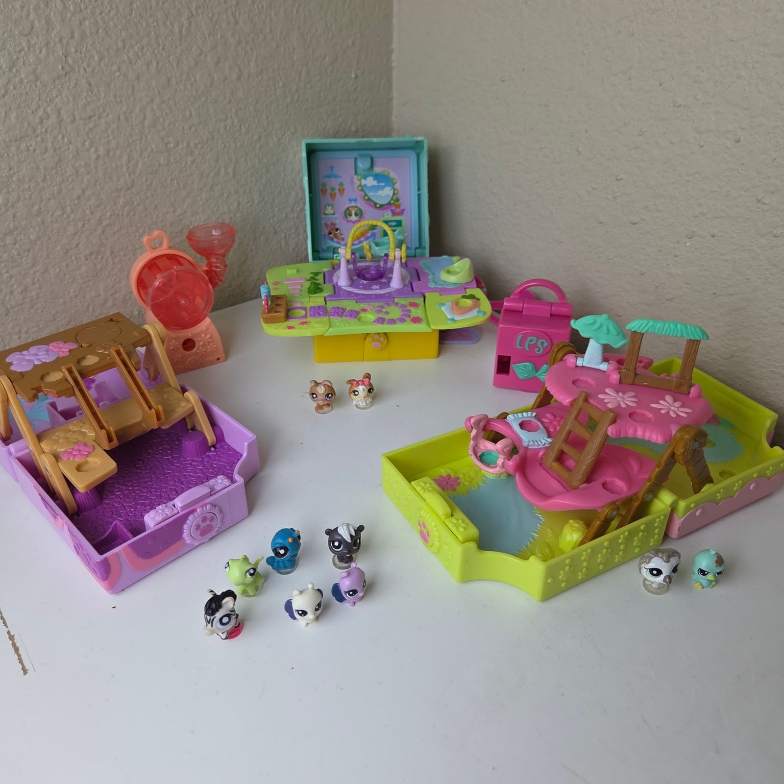 Hasbro Littlest Pet Shop Teeniest Tiniest 3 Pop Up Playset Bundle Bunnies Moer - Image 1