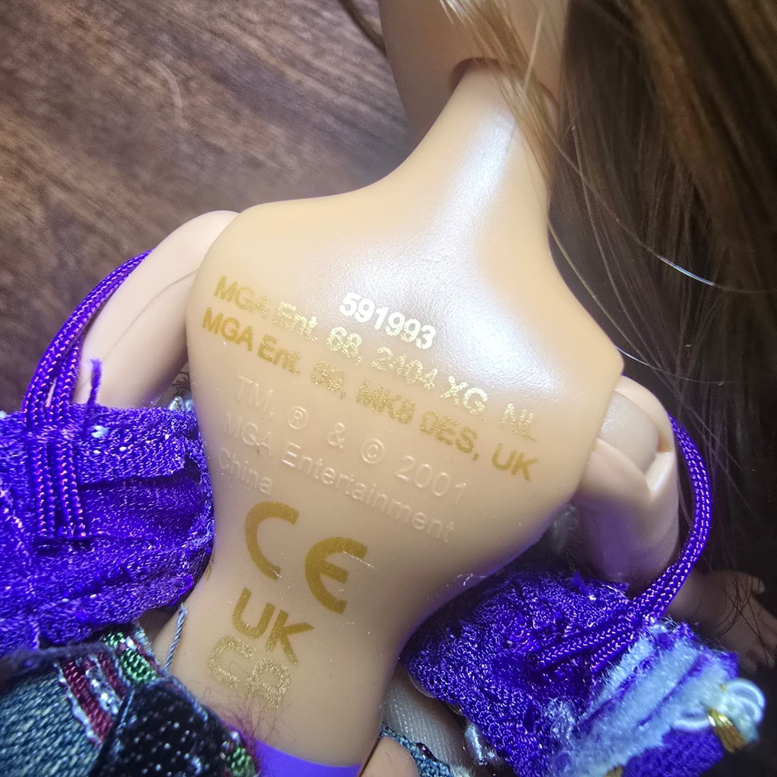 Bratz Funk Out Fianna Reproduction Doll with Outfit Shoes Earrings - Thumbnail 6