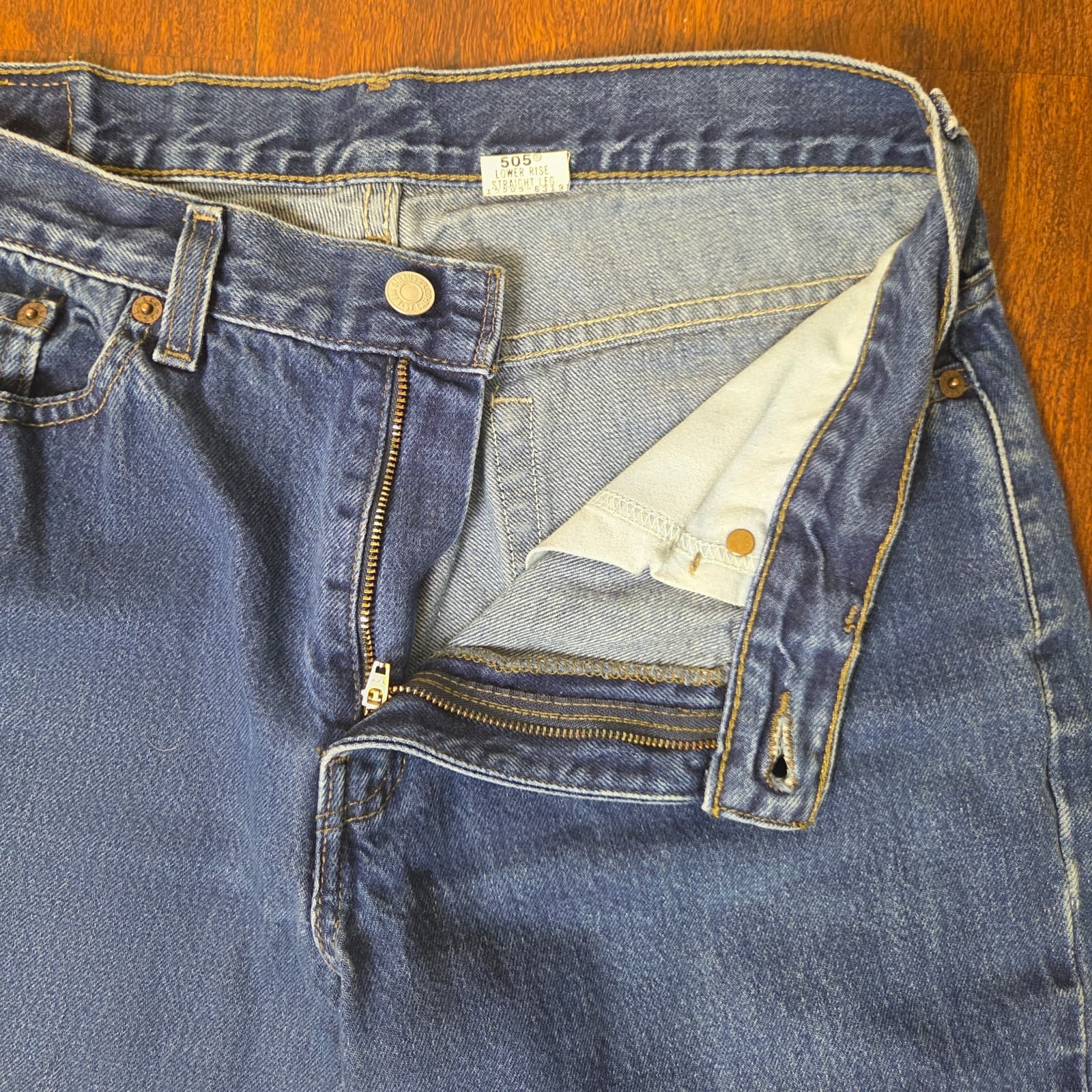 Vintage 2002 Levi's 505 Lower Rise Straight Leg Jeans - Medium Wash - Size 12 - Thumbnail 3