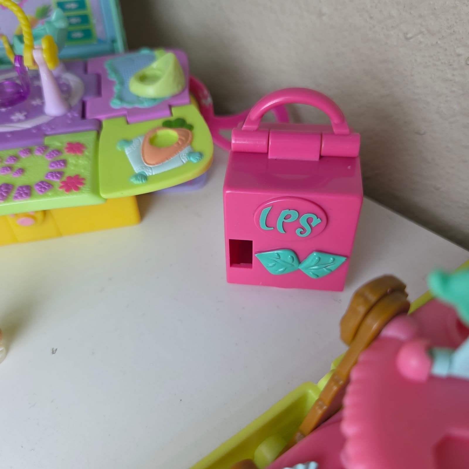 Hasbro Littlest Pet Shop Teeniest Tiniest 3 Pop Up Playset Bundle Bunnies Moer - Thumbnail 9