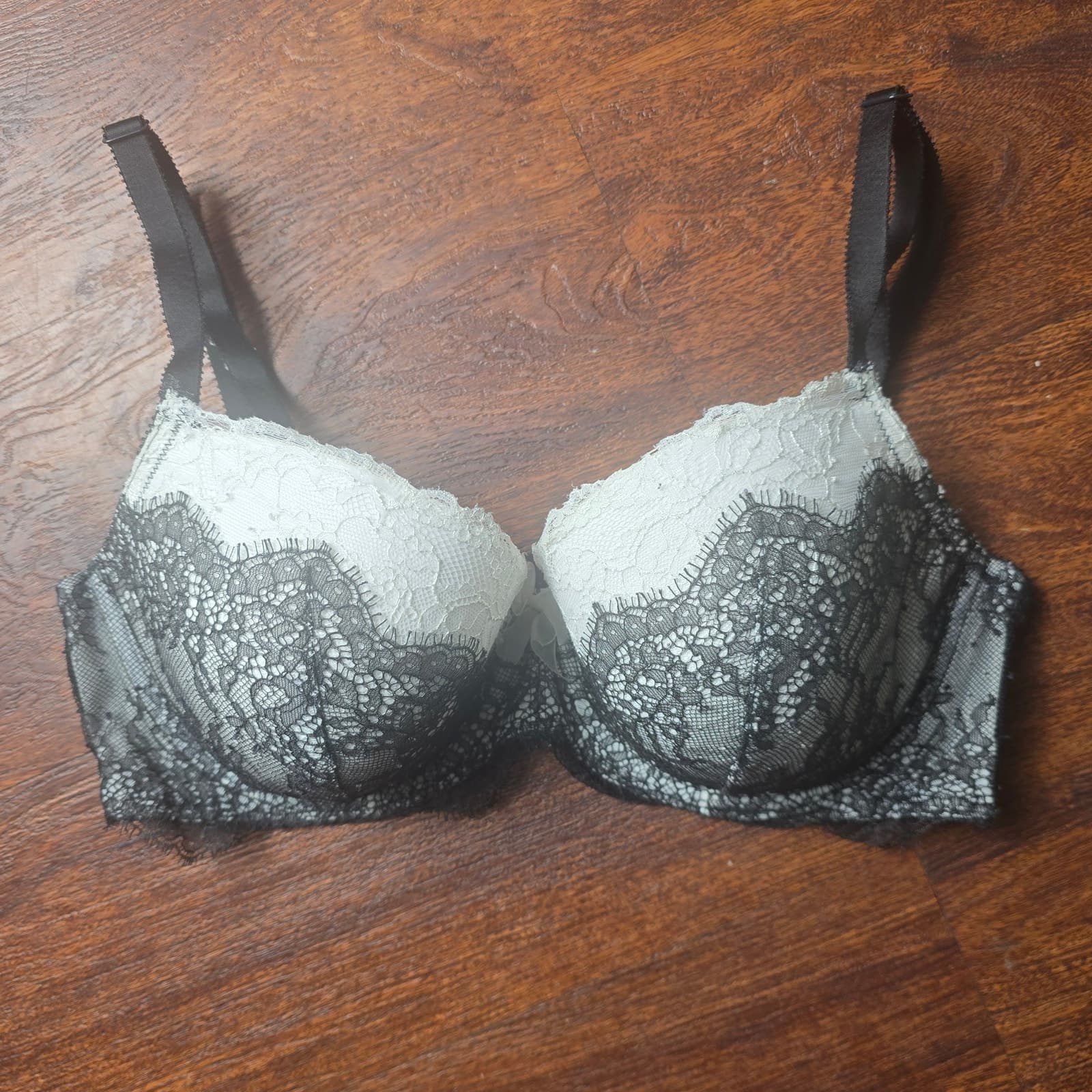 Victoria's Secret Dream Angels Lined Demi White with Black Lace Bra - 36D - Thumbnail 3