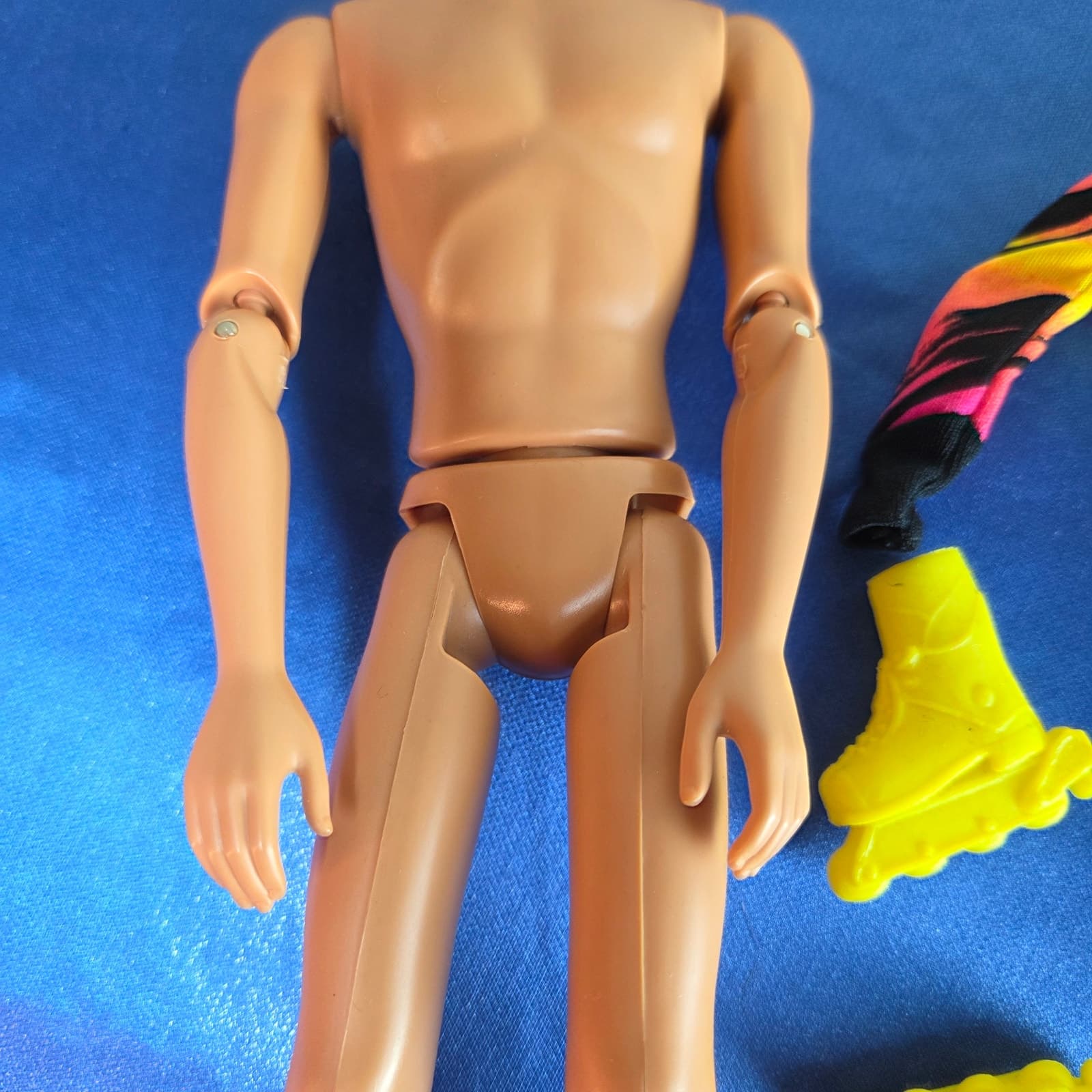 Vintage Barbie 1994 Mattel Hot Skatin' Ken Doll Made to Move Body Outfit Skates - Thumbnail 3