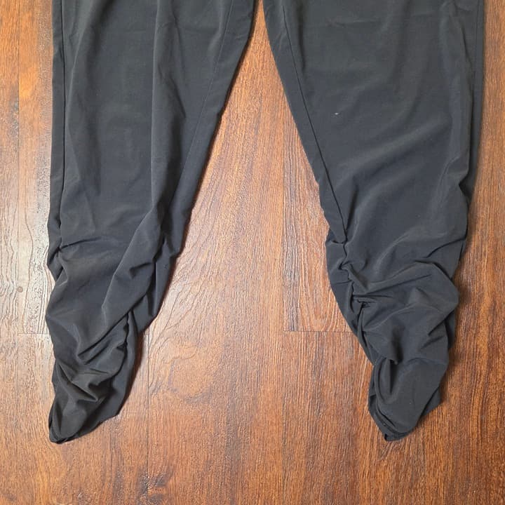 Prana Midtown Capri Ruched Jogger - Black - Medium - Thumbnail 4