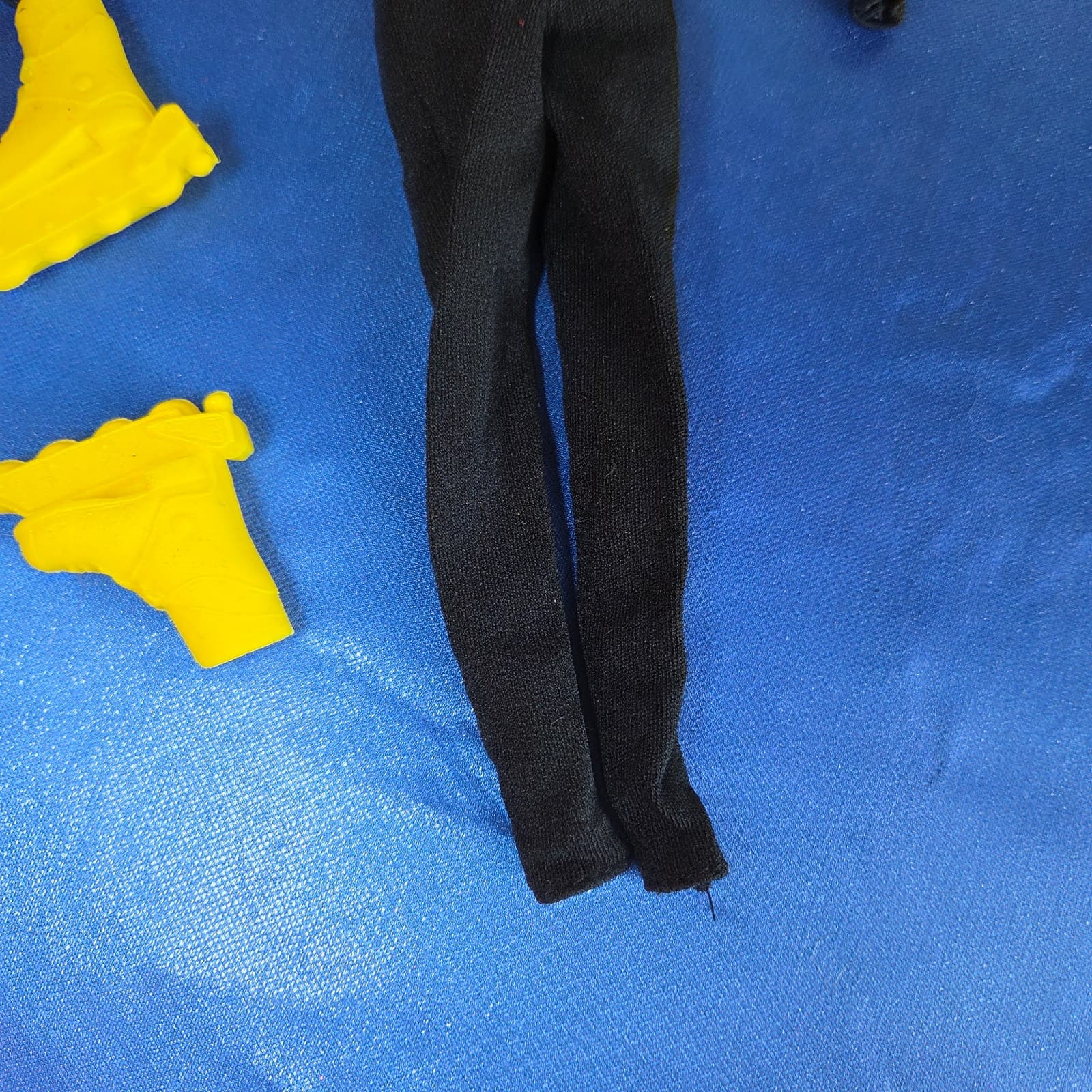 Vintage Barbie 1994 Mattel Hot Skatin' Ken Doll Made to Move Body Outfit Skates - Thumbnail 7