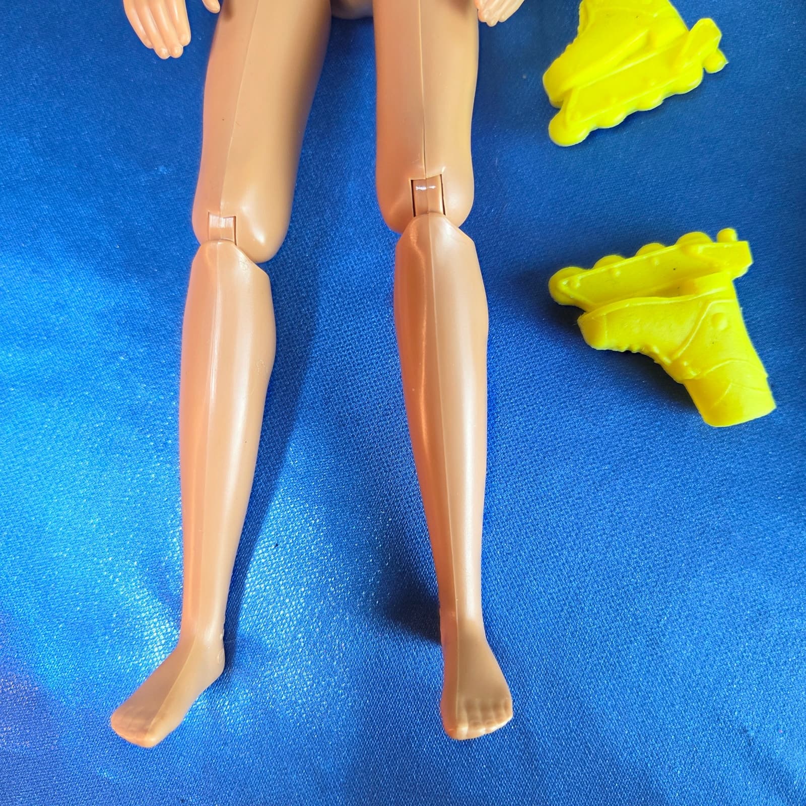 Vintage Barbie 1994 Mattel Hot Skatin' Ken Doll Made to Move Body Outfit Skates - Thumbnail 4