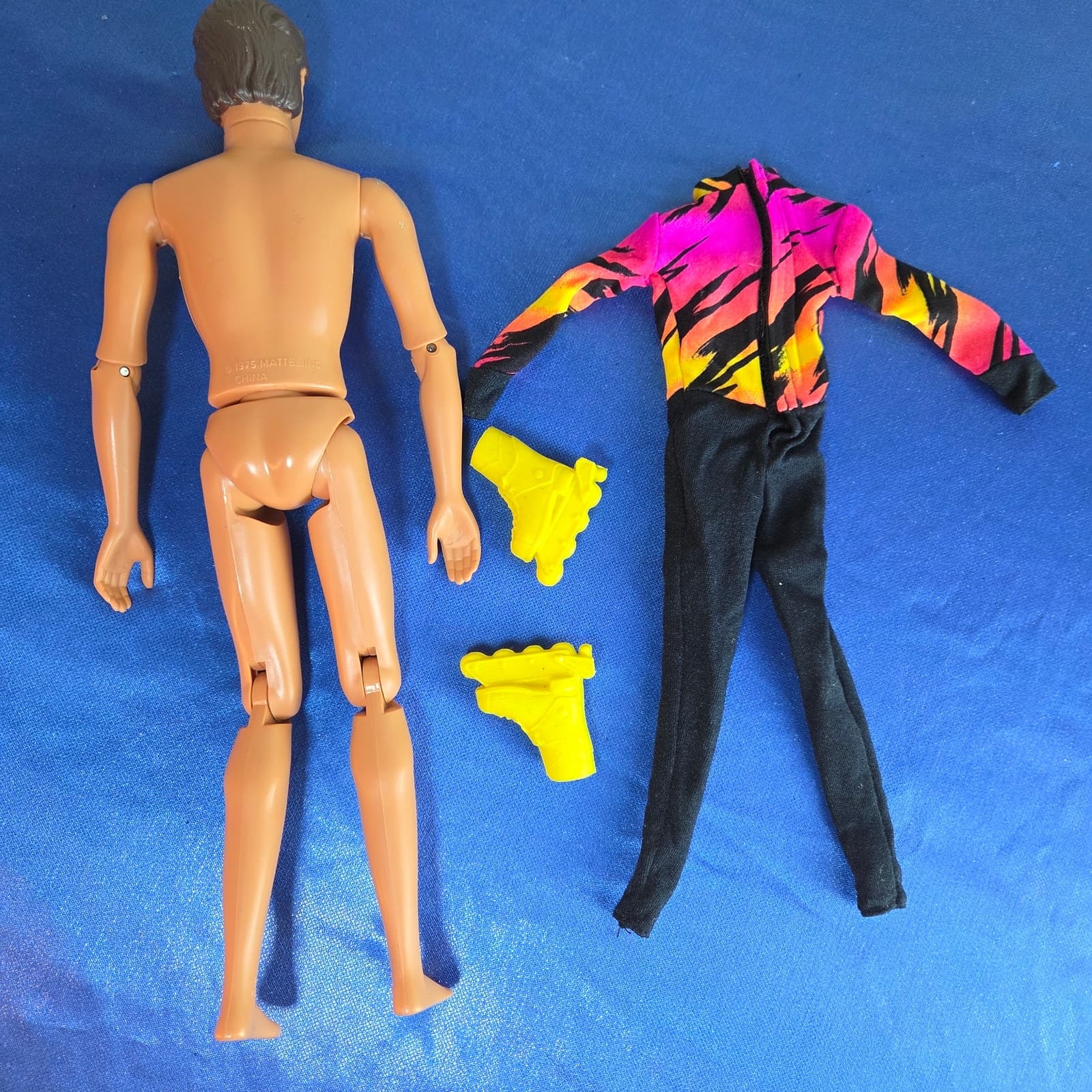 Vintage Barbie 1994 Mattel Hot Skatin' Ken Doll Made to Move Body Outfit Skates - Thumbnail 8