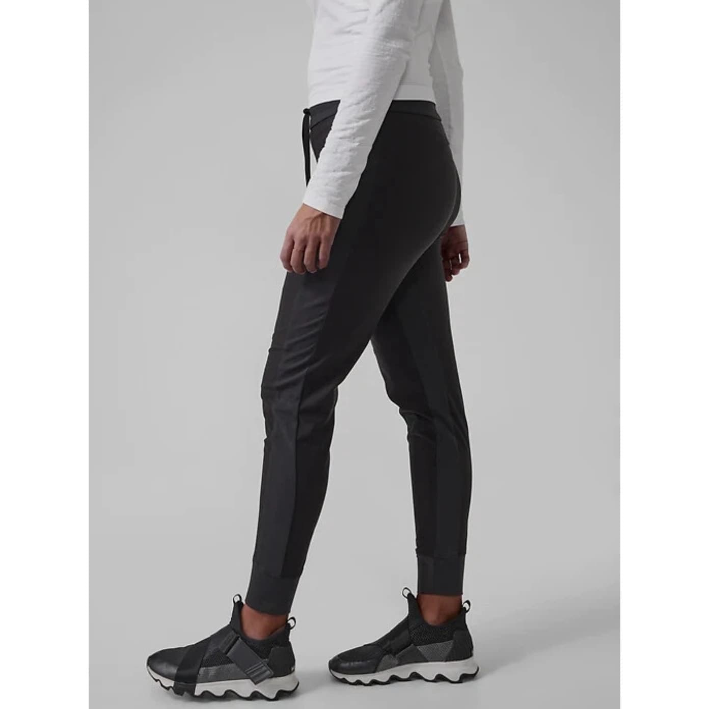 Athleta Headlands Hybrid Trek Mid Rise Jogger - Black - Size 6 - 486183 - Thumbnail 8