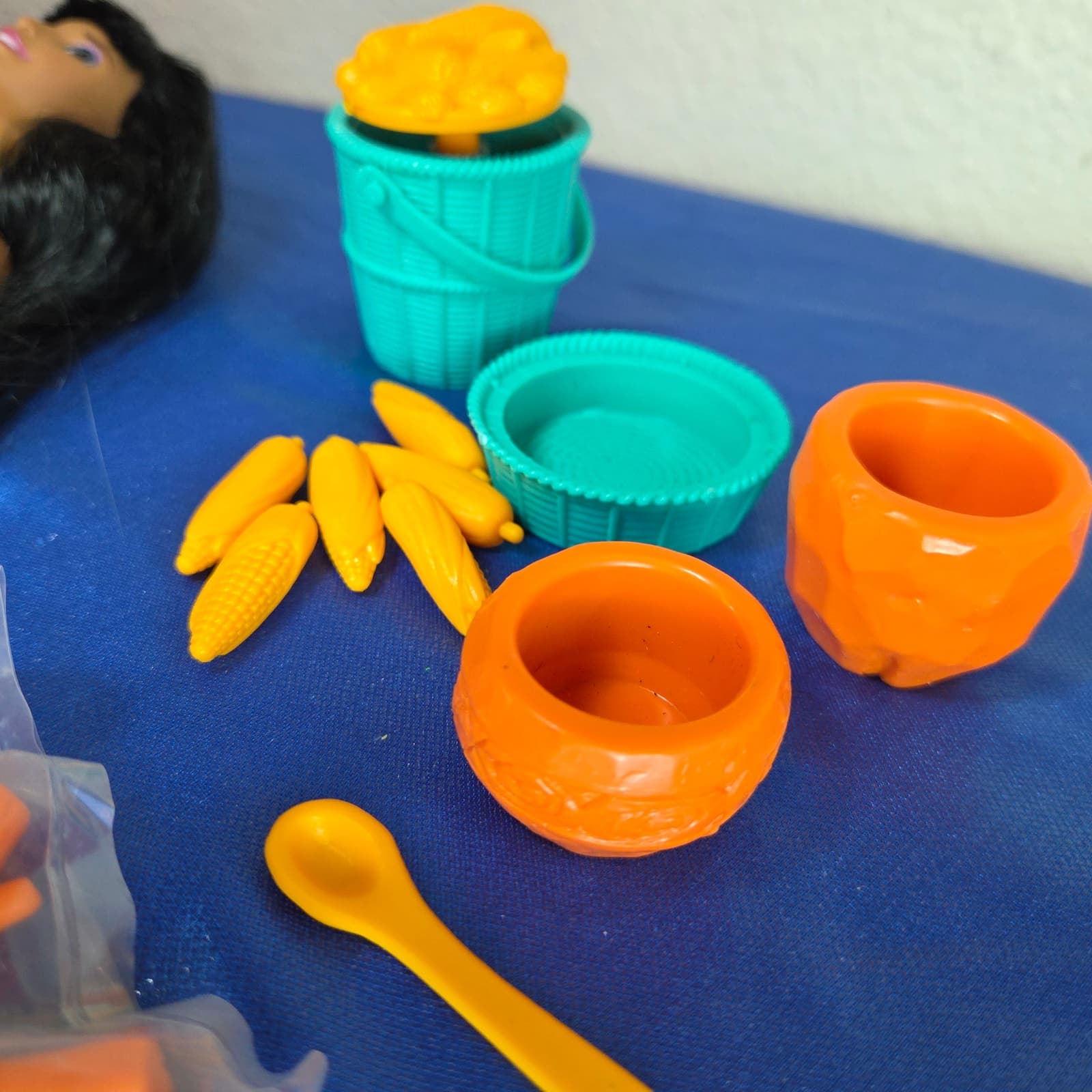 Vintage 1995 Disney Pocahontas & Nakoma Dolls + Disney Powhatan Village Pieces - Thumbnail 8