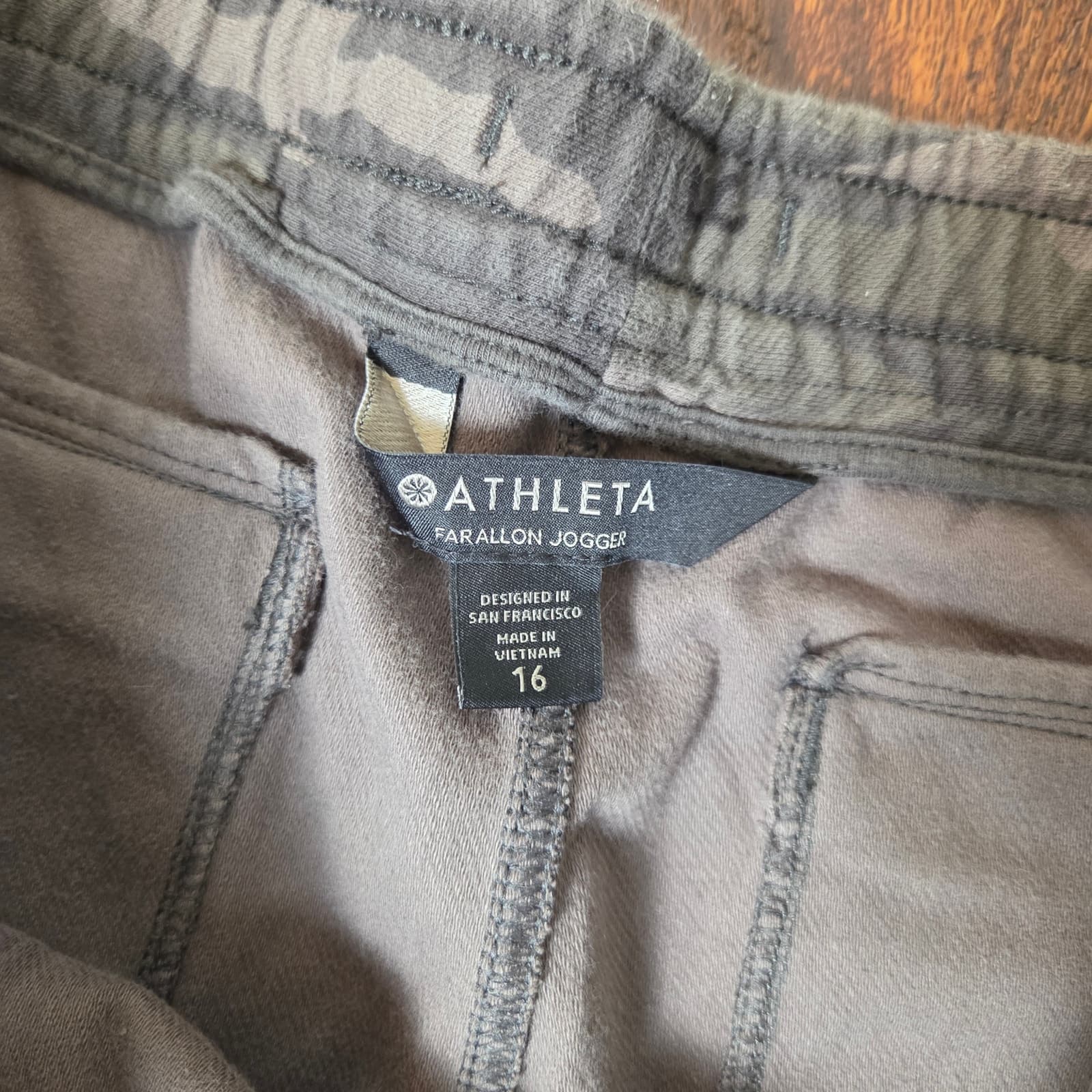 Athleta Farallon Jogger - Camo - Size 16 - Thumbnail 10