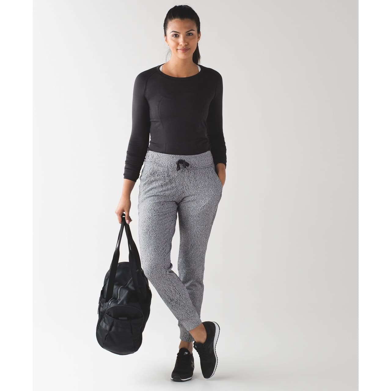 Lululemon Ready to Rulu Pant in Running Luon Spray Jacquard White Black Size 8 - Thumbnail 2