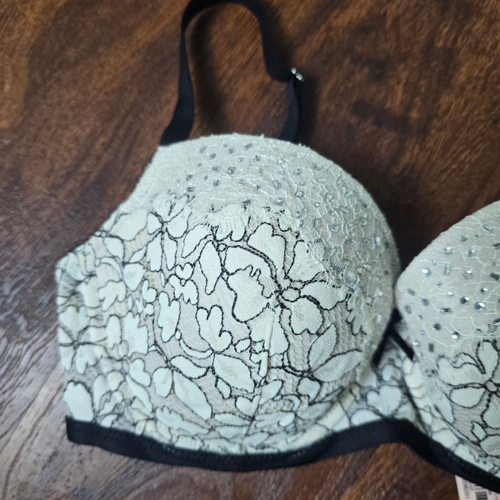 Victoria's Secret Dream Angels Lined Demi White Black Floral Lace Bra 32DD NWT - Thumbnail 3