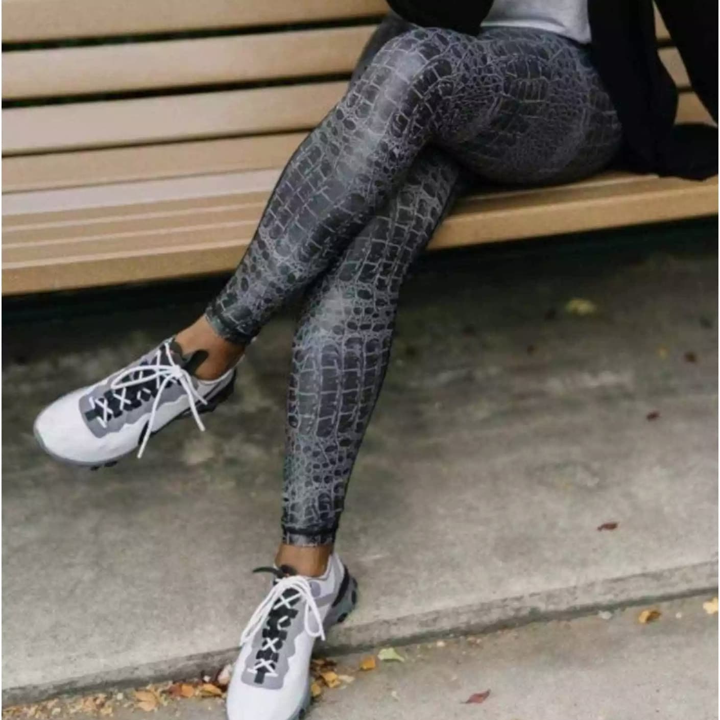 Zyia Active Light N Tight Leggings in Gray Armour Snakeskin, Size 6-82 - Thumbnail 4