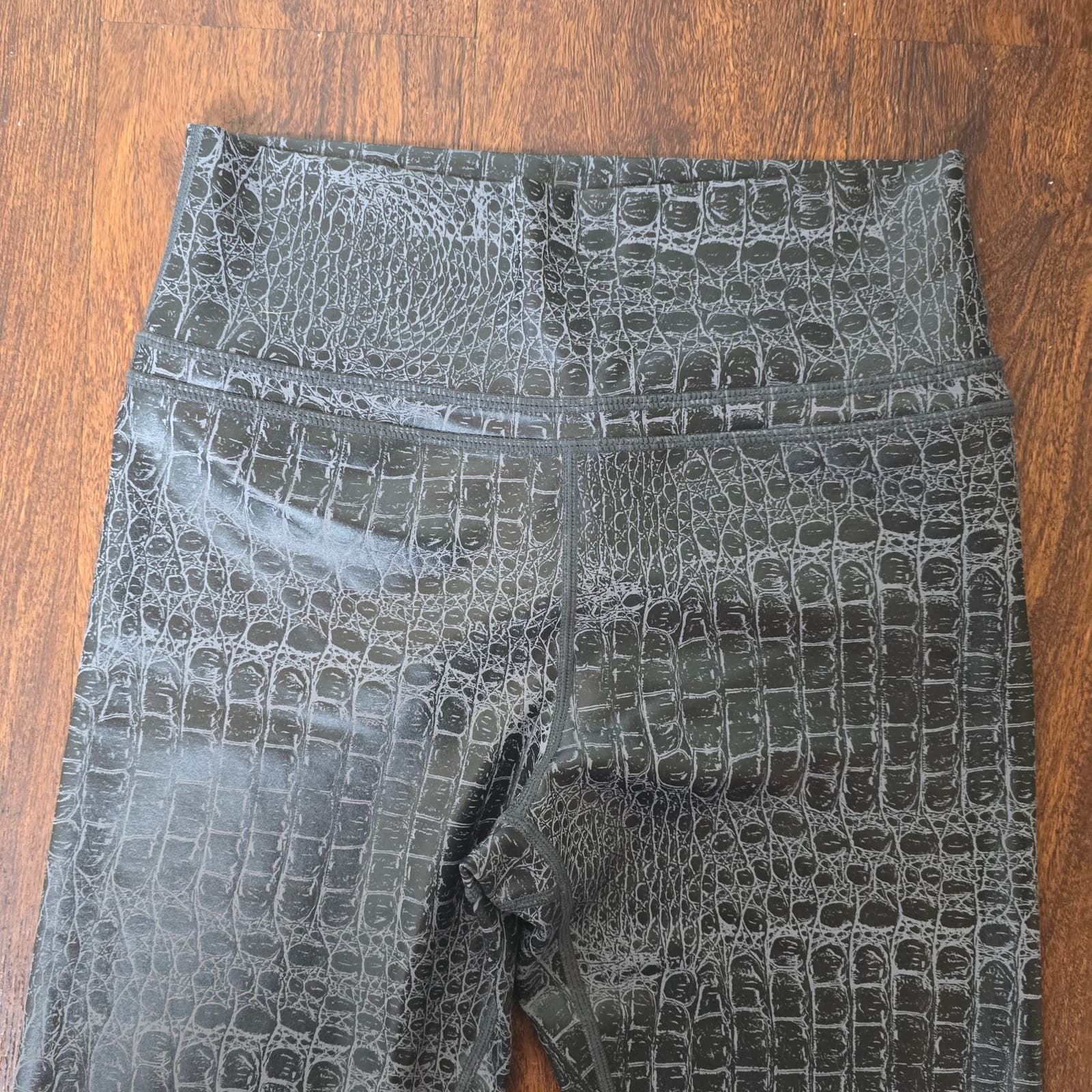 Zyia Active Light N Tight Leggings in Gray Armour Snakeskin, Size 6-82 - Thumbnail 6