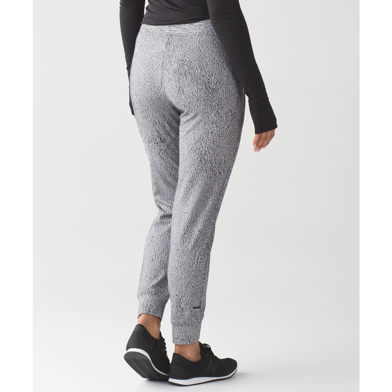 Lululemon Ready to Rulu Pant in Running Luon Spray Jacquard White Black Size 8 - Thumbnail 3
