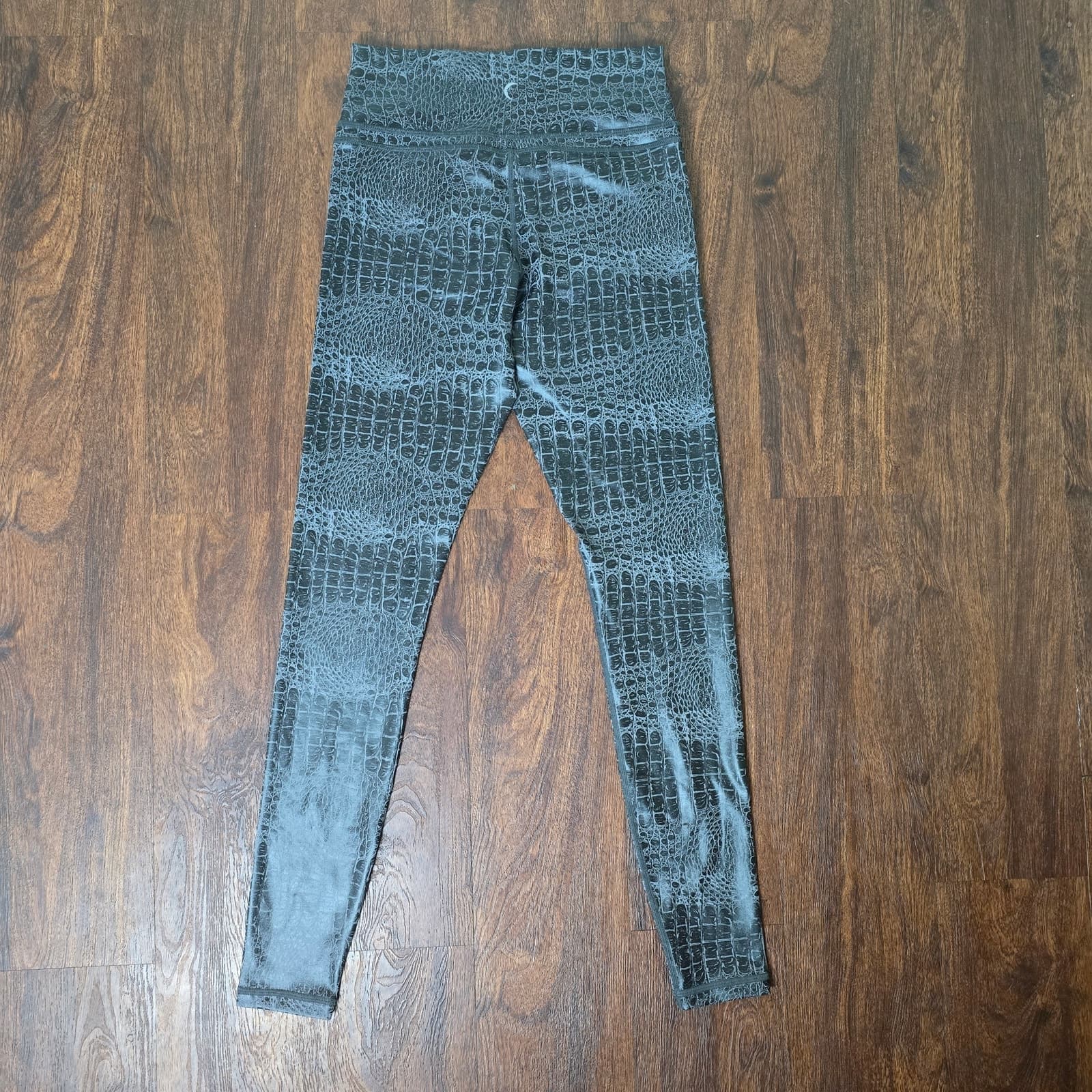 Zyia Active Light N Tight Leggings in Gray Armour Snakeskin, Size 6-82 - Thumbnail 7