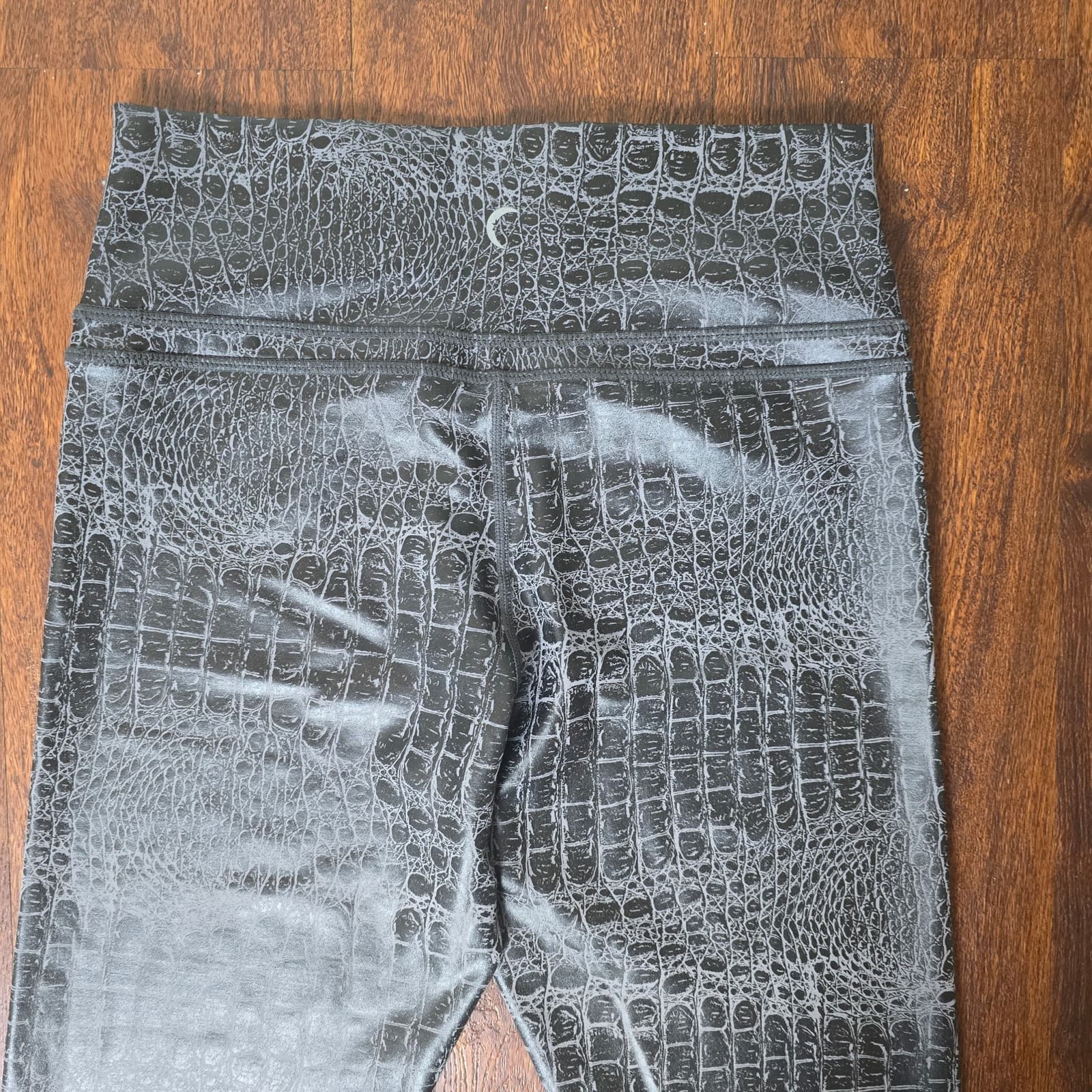 Zyia Active Light N Tight Leggings in Gray Armour Snakeskin, Size 6-82 - Thumbnail 8