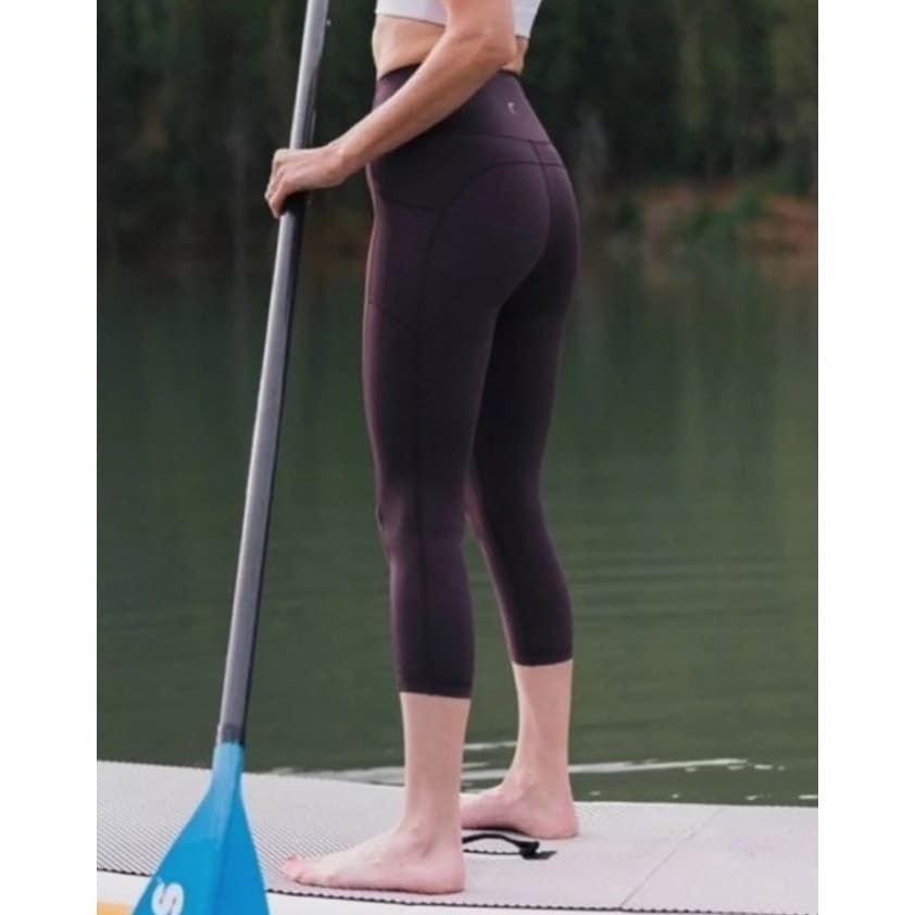 ZYIA ACTIVE Wine Brilliant Pocket Hi-Rise Capri Leggings 20” NWT Size 2 - Thumbnail 3