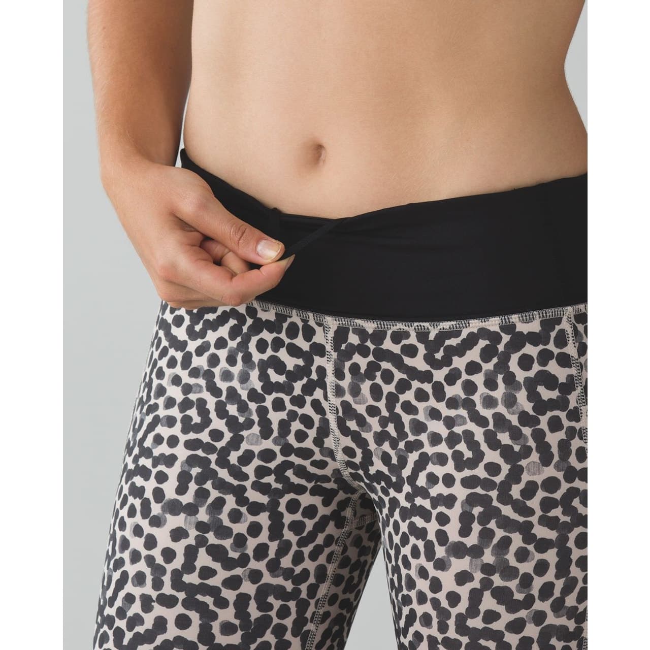 Lululemon Pace Rival Crop *Full-On Luxtreme Ace Spot Grain Black / Black Size 4 - Thumbnail 4