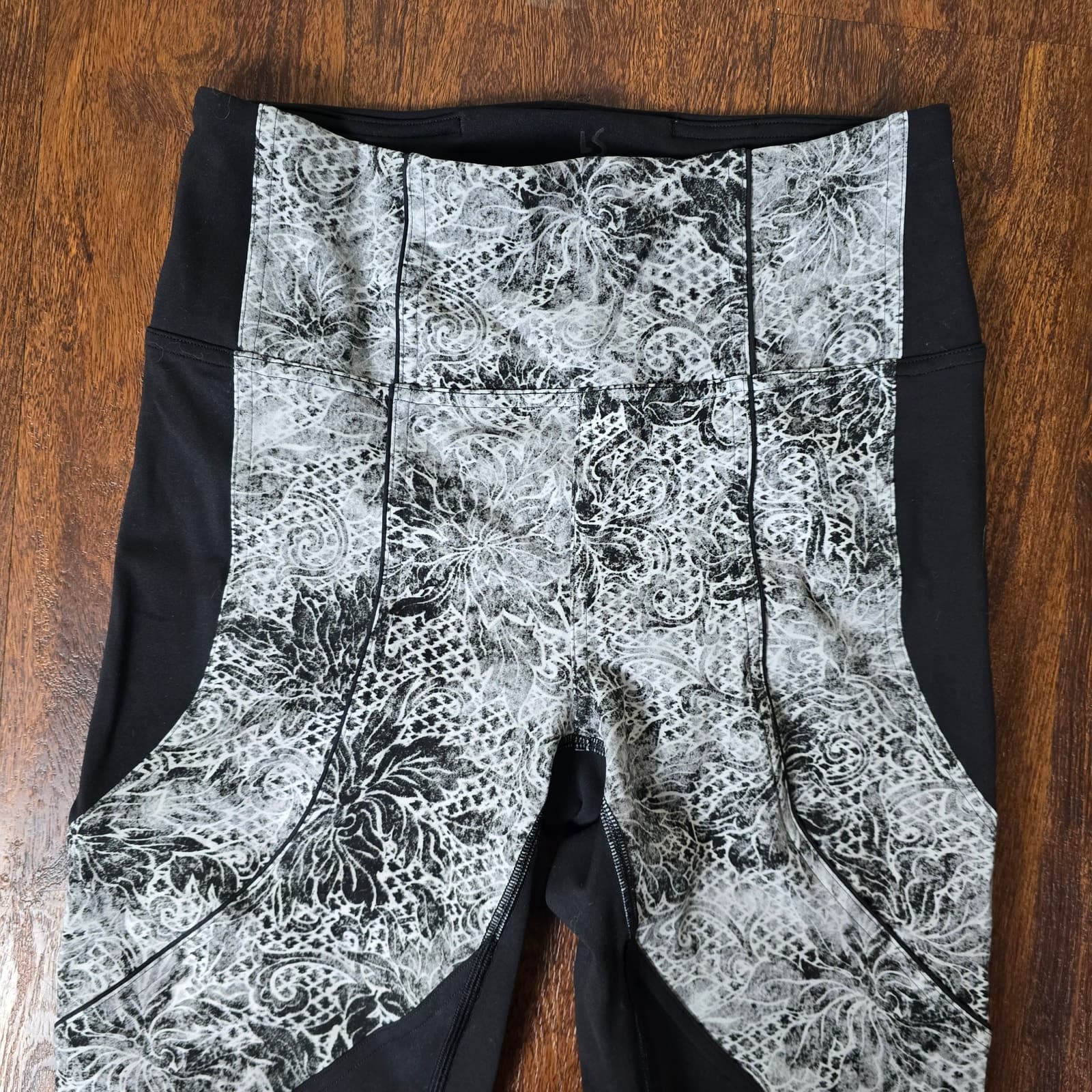 Lululemon Sweat & Repeat Tight *28" Black / Serigraph Starlight Black Multi - Thumbnail 5