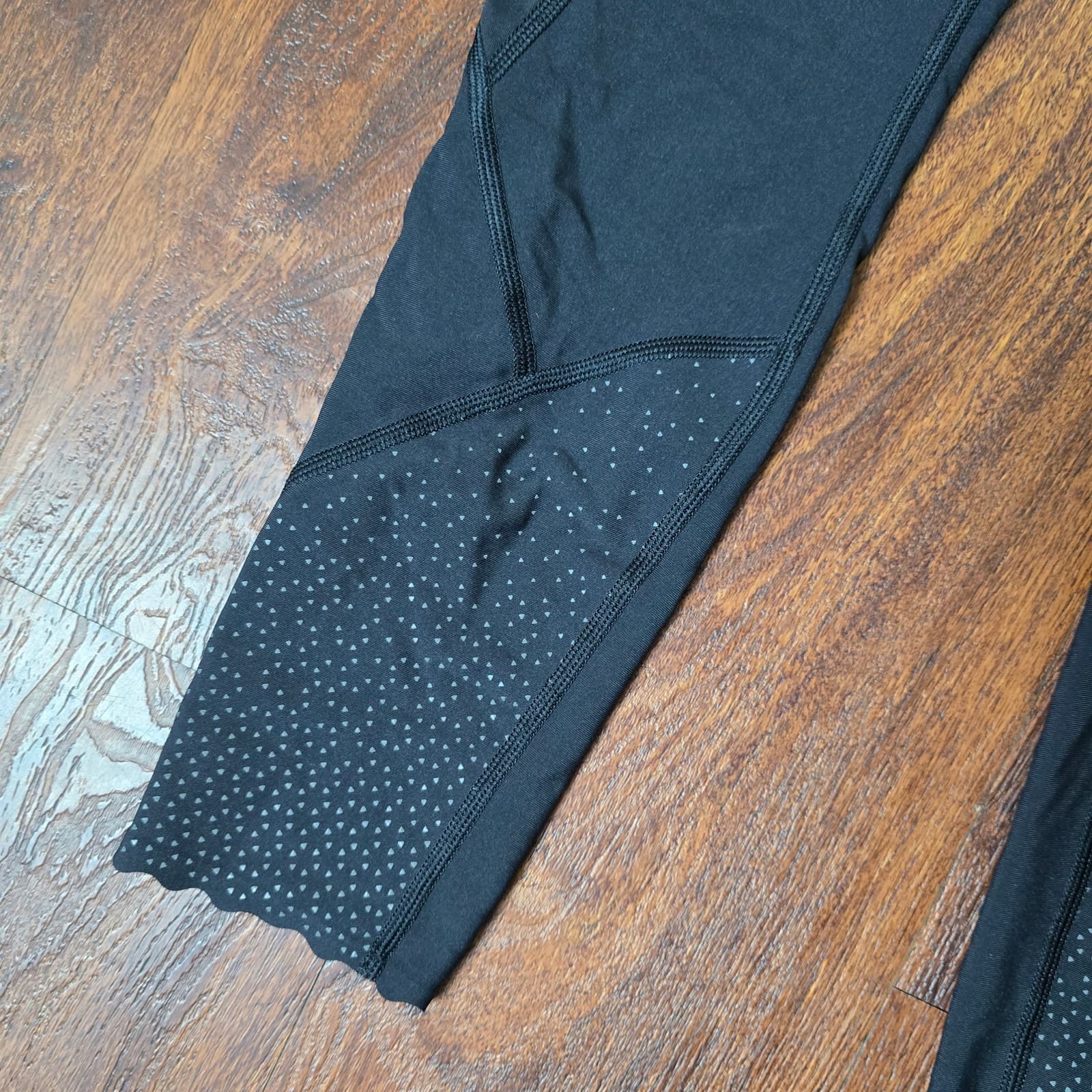 Lululemon Tight Stuff Tight II 25" in Black, Size 4 - Thumbnail 8