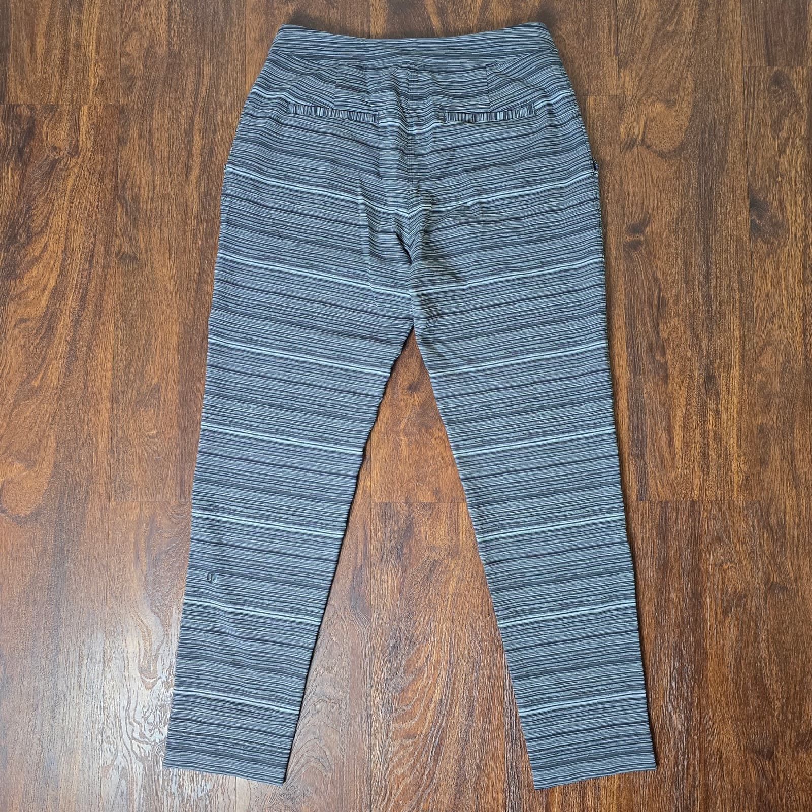Lululemon Jet Crop (Slim) (Luxtreme) Cyber Black Deep Coal Size 6 - Thumbnail 8