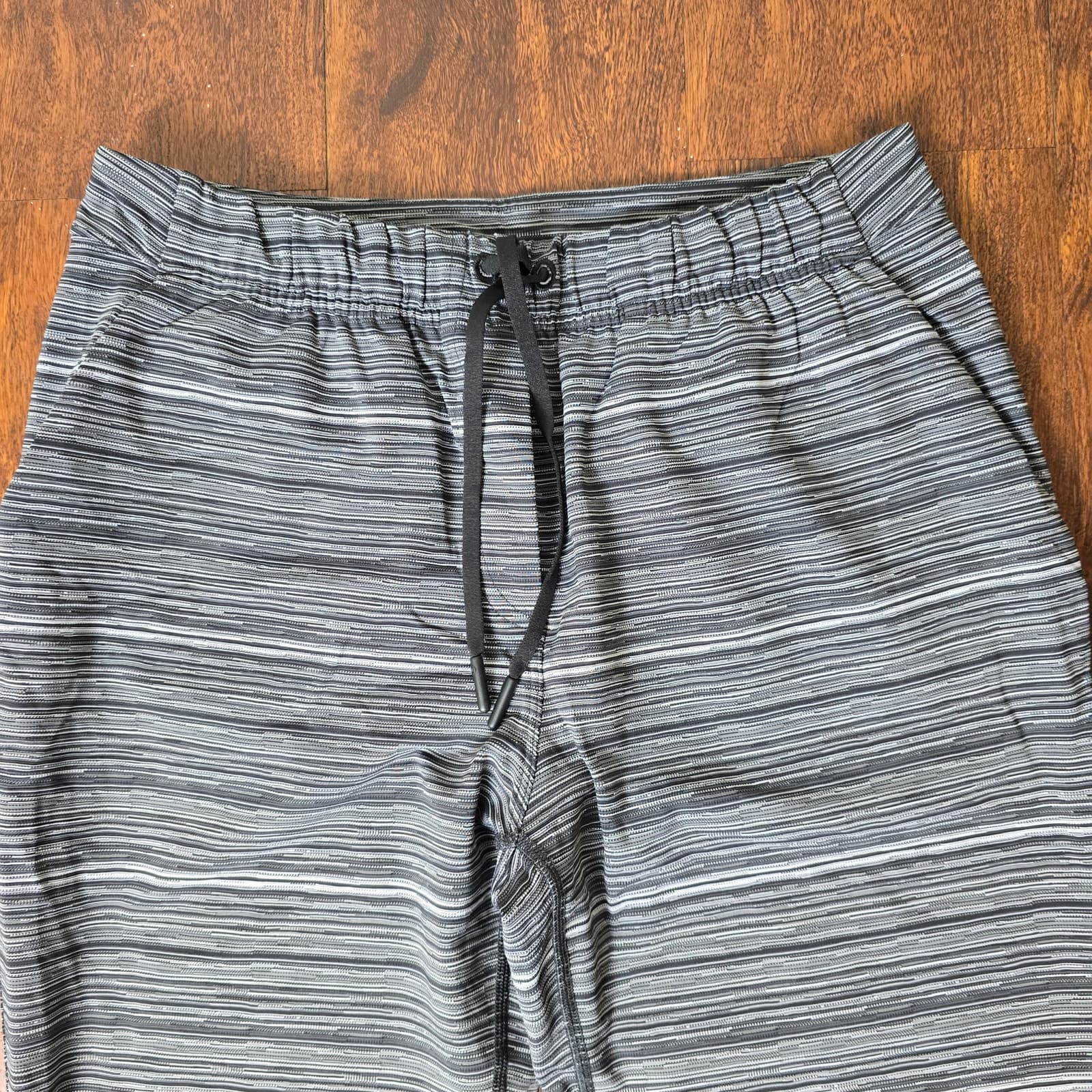Lululemon Jet Crop (Slim) (Luxtreme) Cyber Black Deep Coal Size 6 - Thumbnail 6