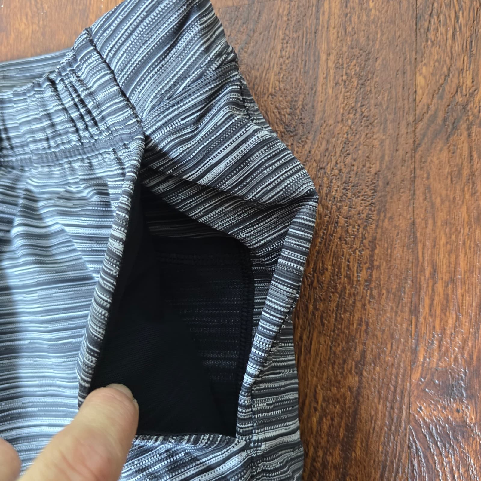 Lululemon Jet Crop (Slim) (Luxtreme) Cyber Black Deep Coal Size 6 - Thumbnail 7