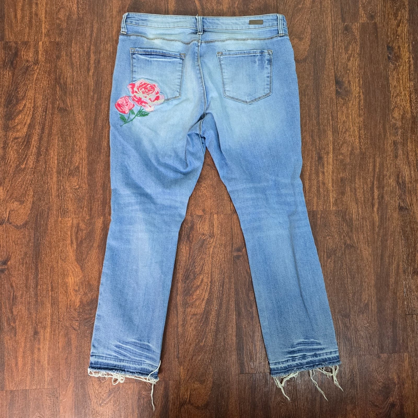 Kut From The Kloth Reese Ankle Straight Rose Embroidered Distressed Ankle Jeans - Thumbnail 9