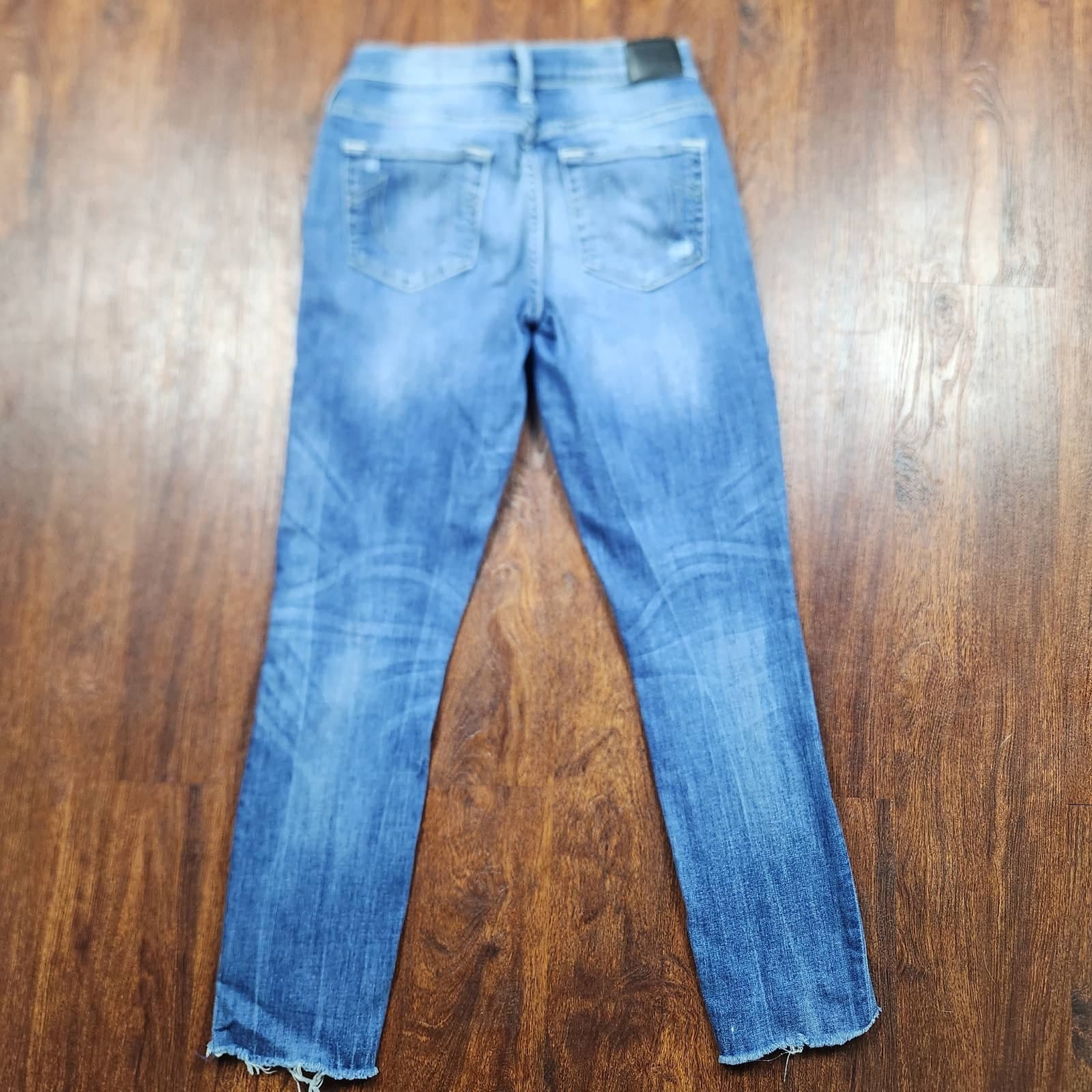 True religion Halle Mid-Rise Super Skinny Shark Bite Hem Distressed, Size 26 - Thumbnail 7